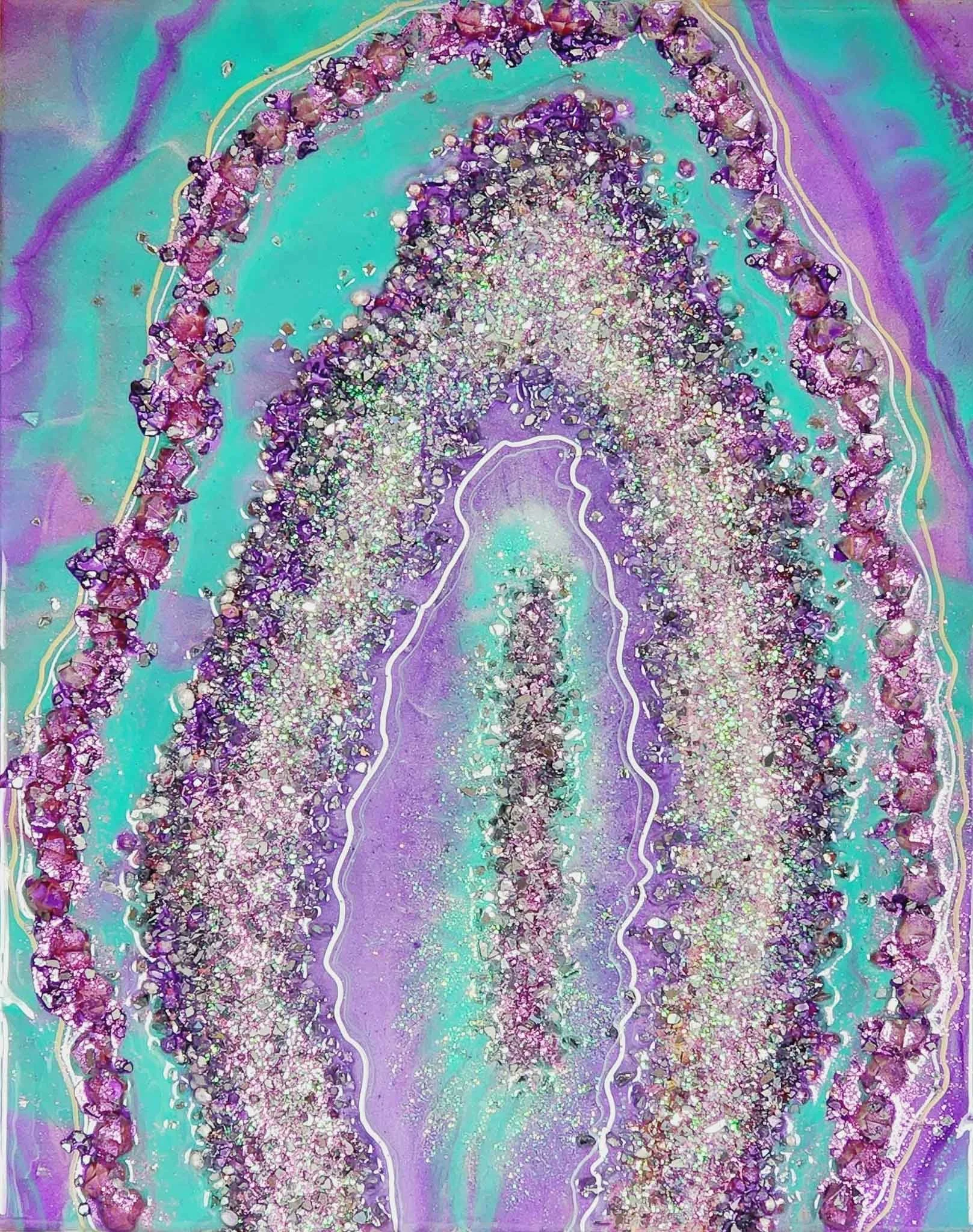 close up of Majestic Sparkle showing shades of purple, green, blue and silver