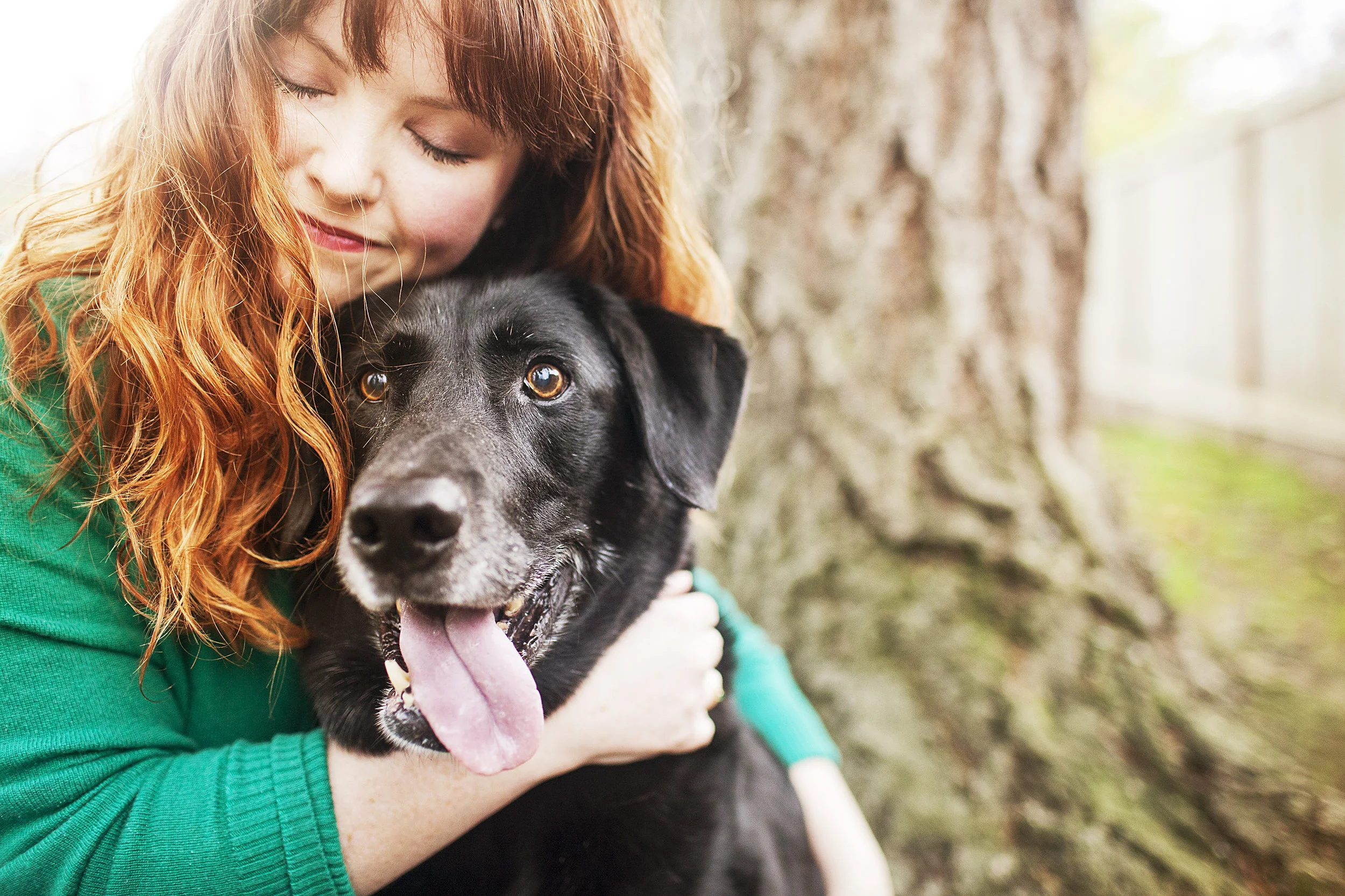 Labrador-hugging-mom-Lady-julie-austing-photography.jpg
