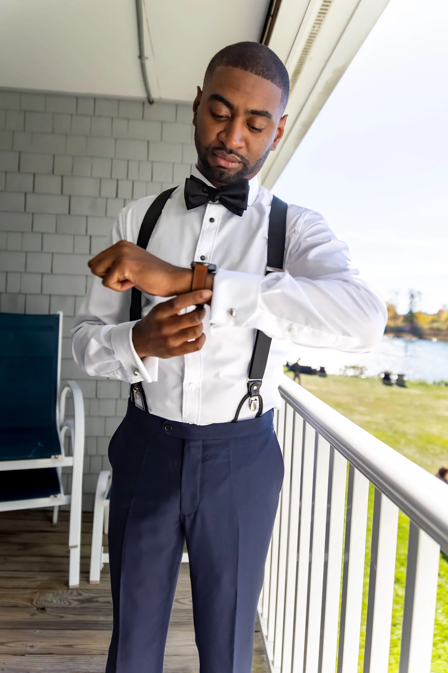 Kaitlyn getting ready with bridesmaids in suite The Nonantum Resort Kennebunkport Maine fall wedding photography VMG Productions