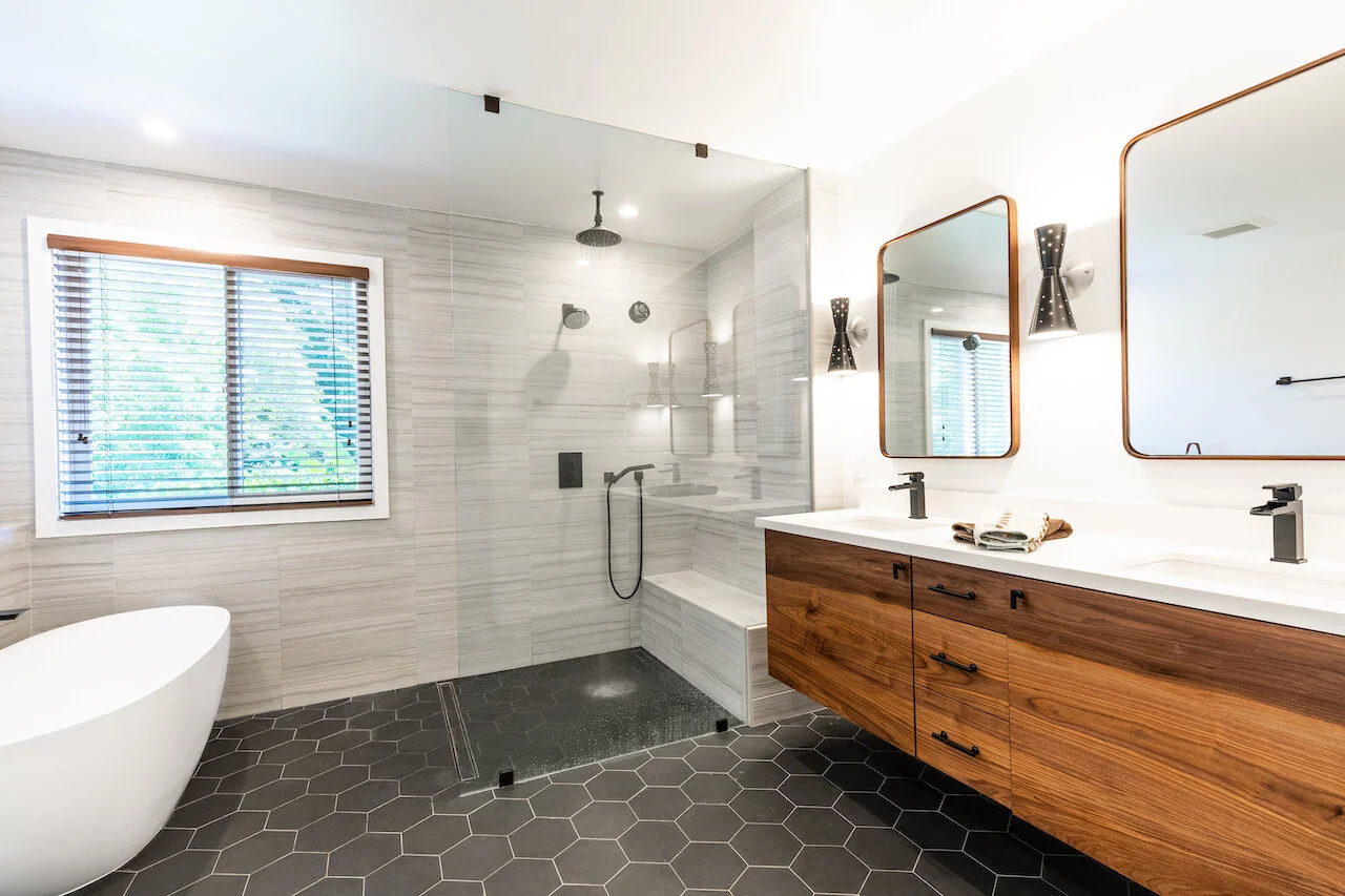 INTERIOR-MASTER BATH-5.jpeg