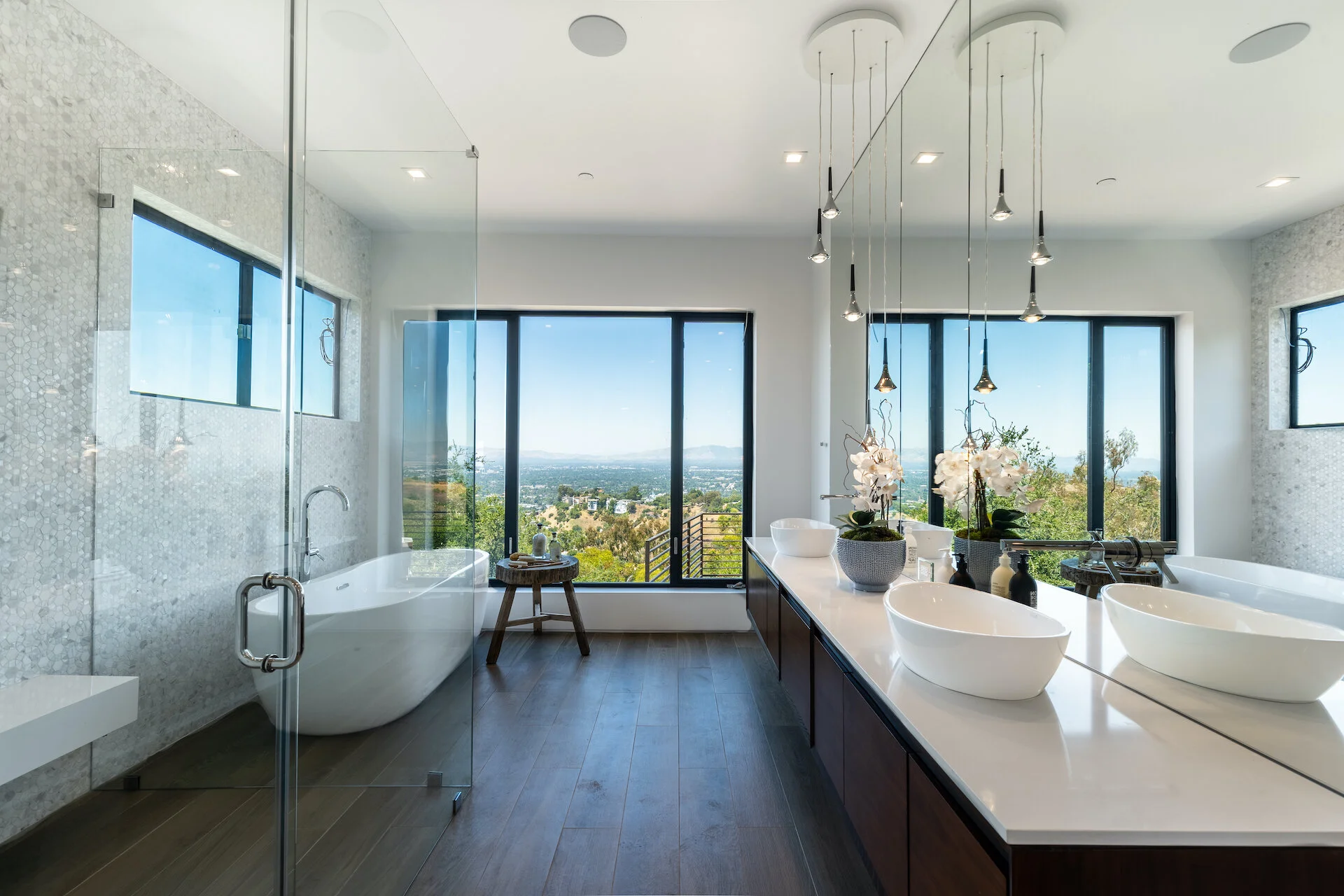 16) INTERIOR-MASTER BED BATH.jpeg