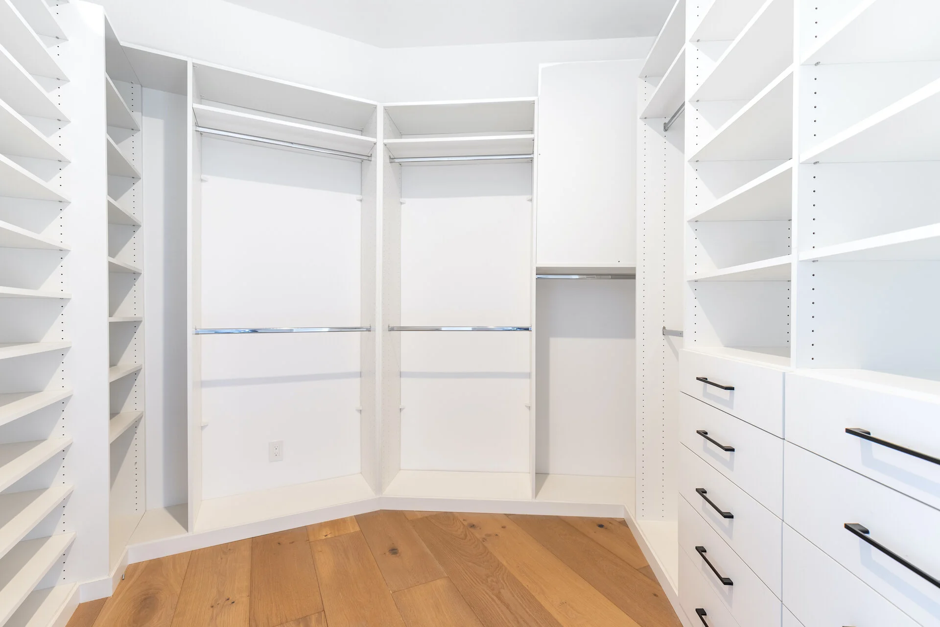 19) INTERIOR-MASTER BEDROOM-4.jpeg