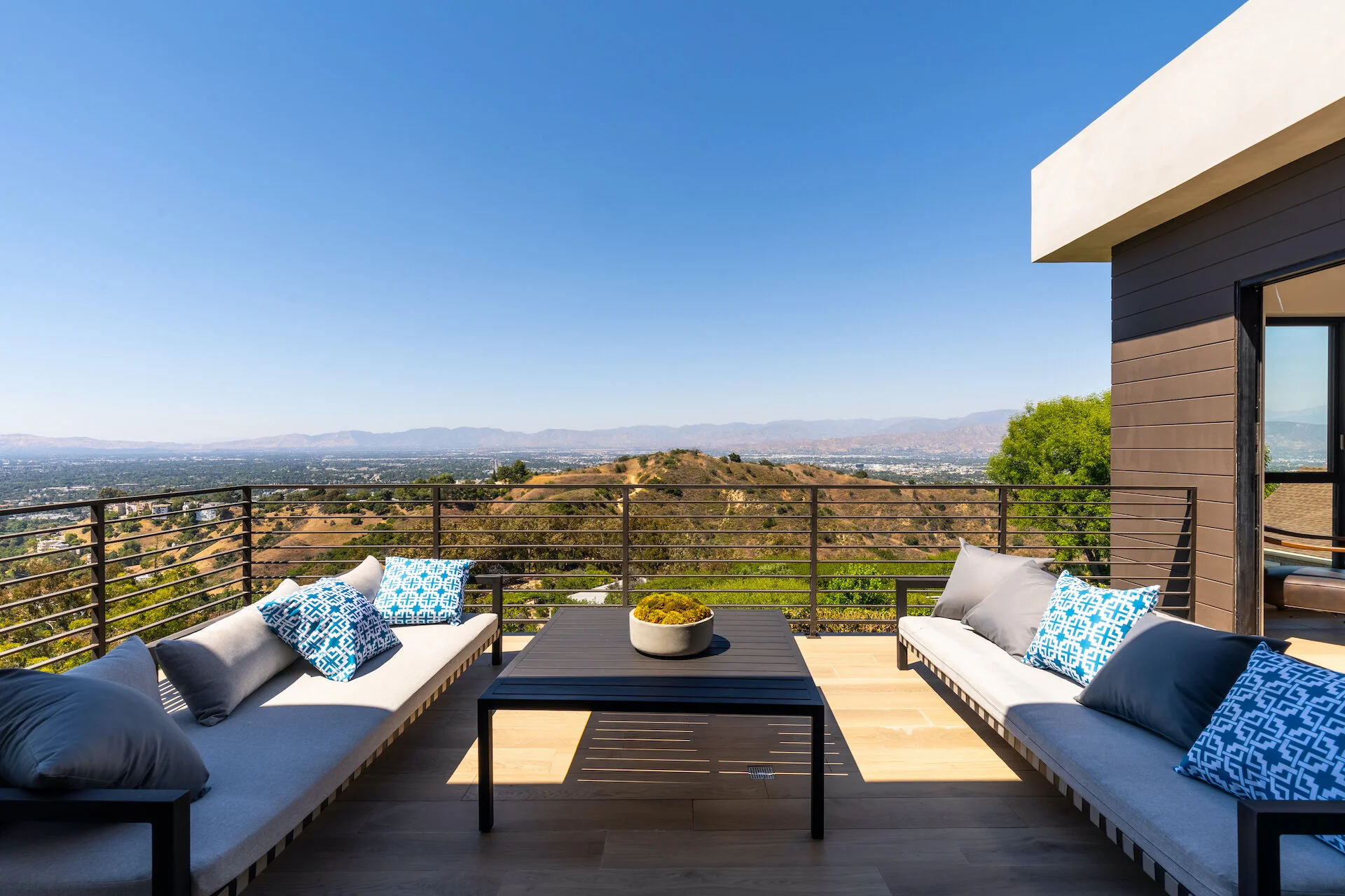 23) EXTERIOR-2ND FLOOR PATIO-2.jpeg