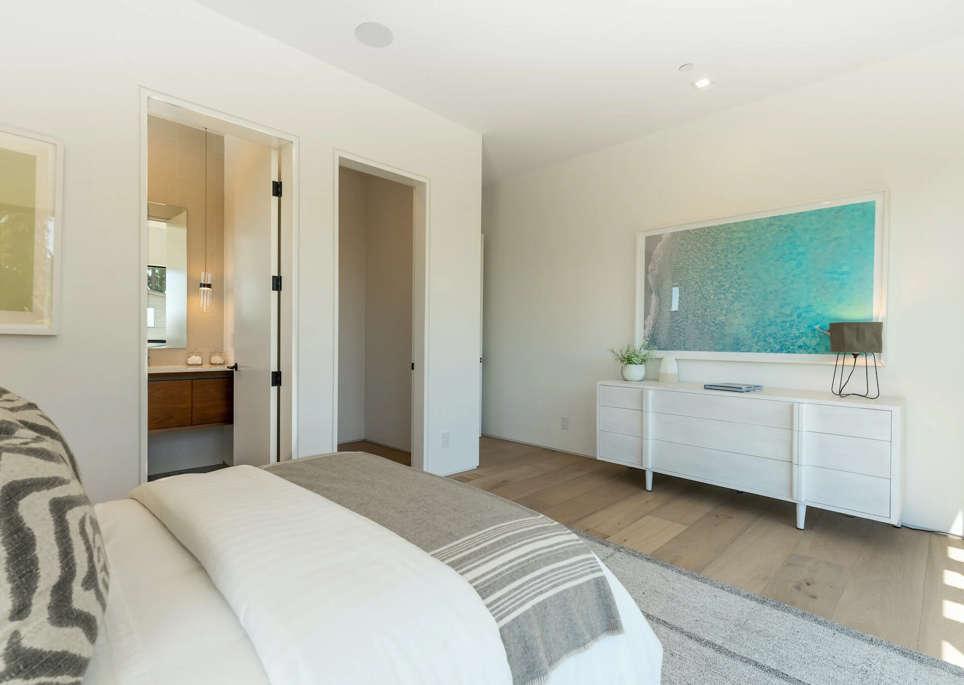 30) INTERIOR-UPSTAIRS BEDROOM-2.jpeg