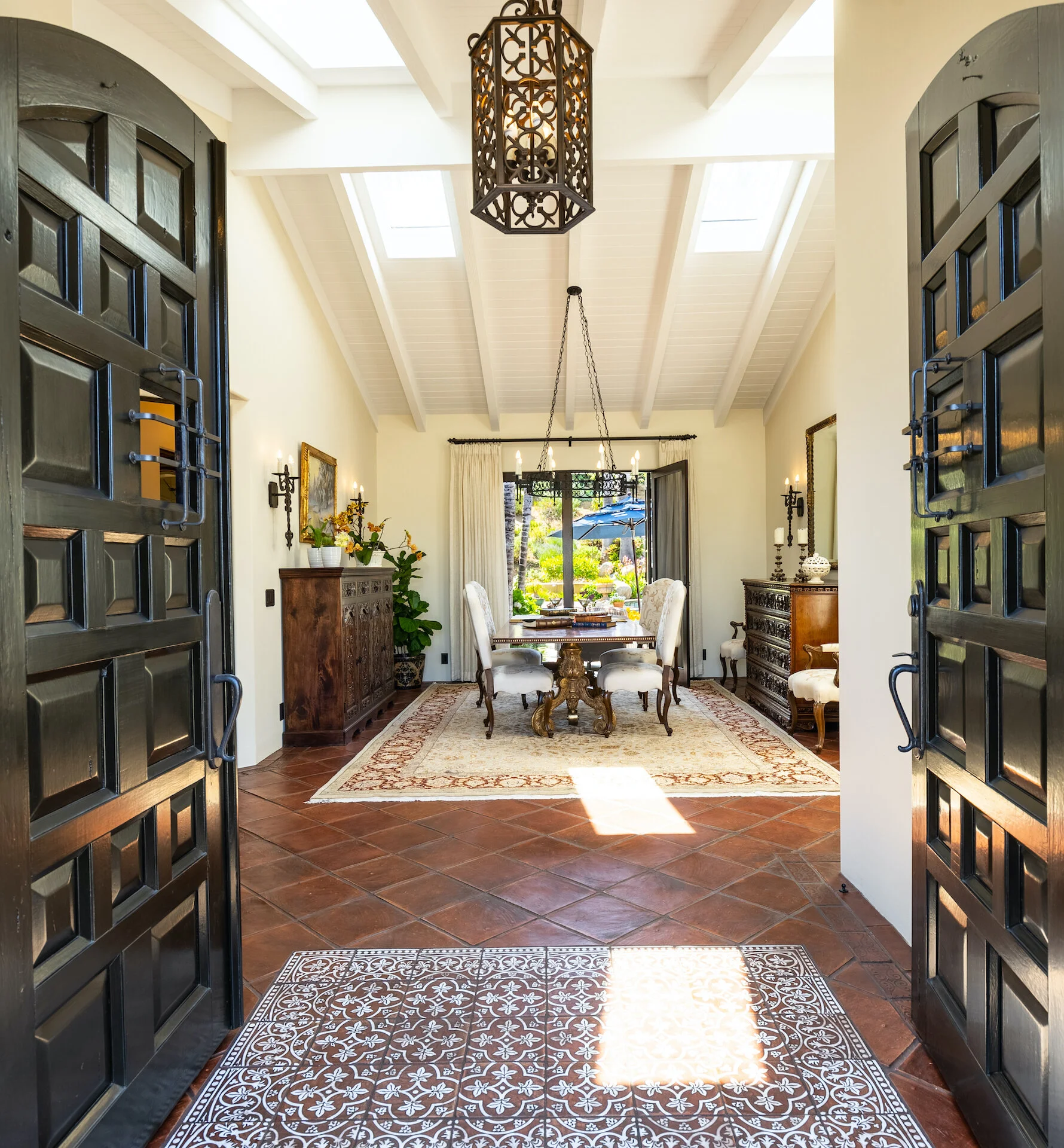 6) INTERIOR-FRONT ENTRANCE.jpeg