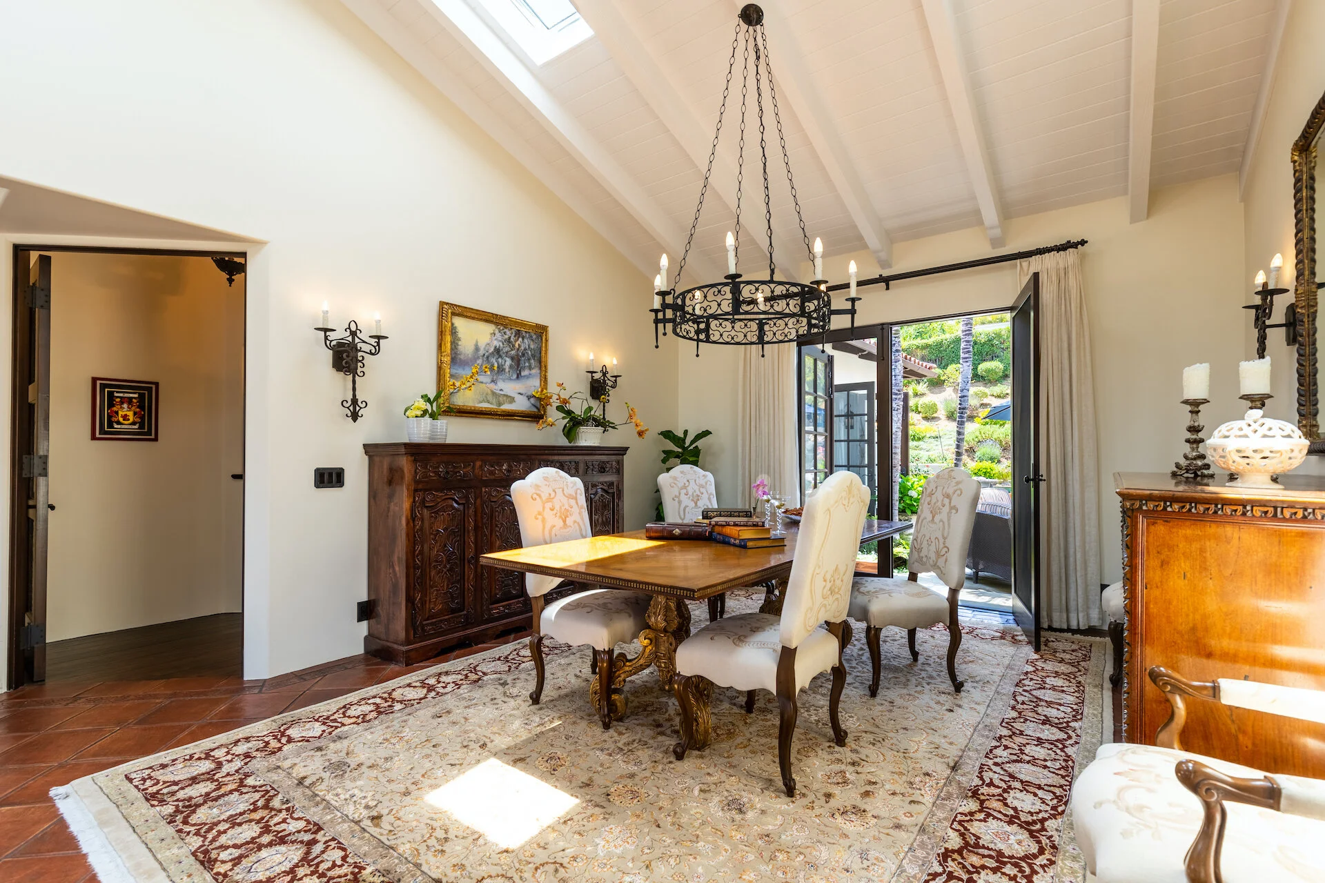 8) INTERIOR-DINING AREA.jpeg