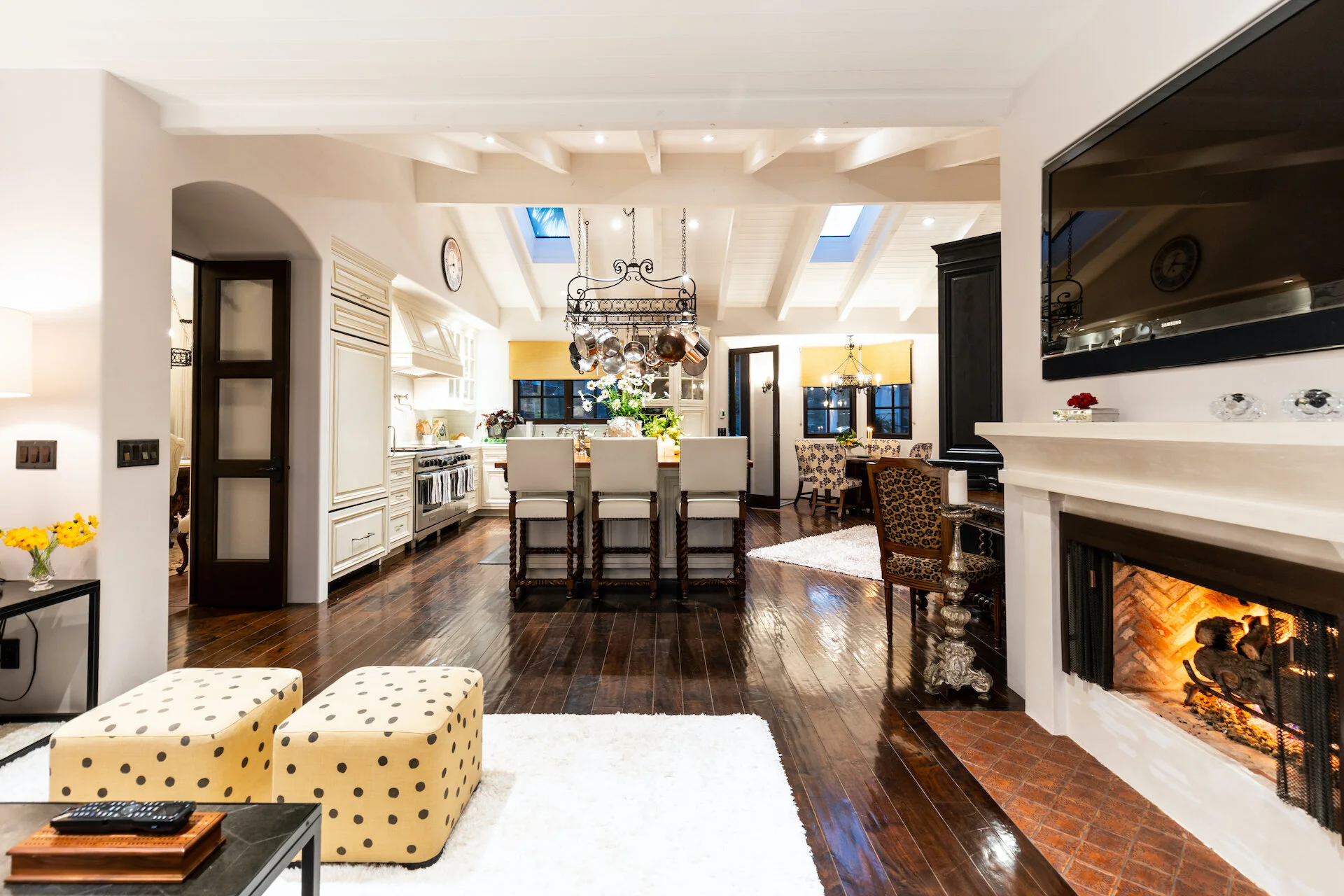 16) TWILIGHT LIVING AREA.jpeg