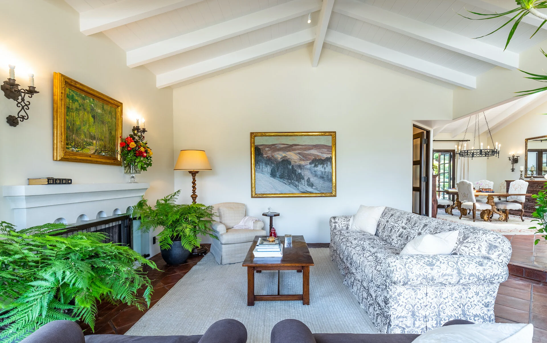 18) INTERIOR-FORMAL LIVING.jpeg