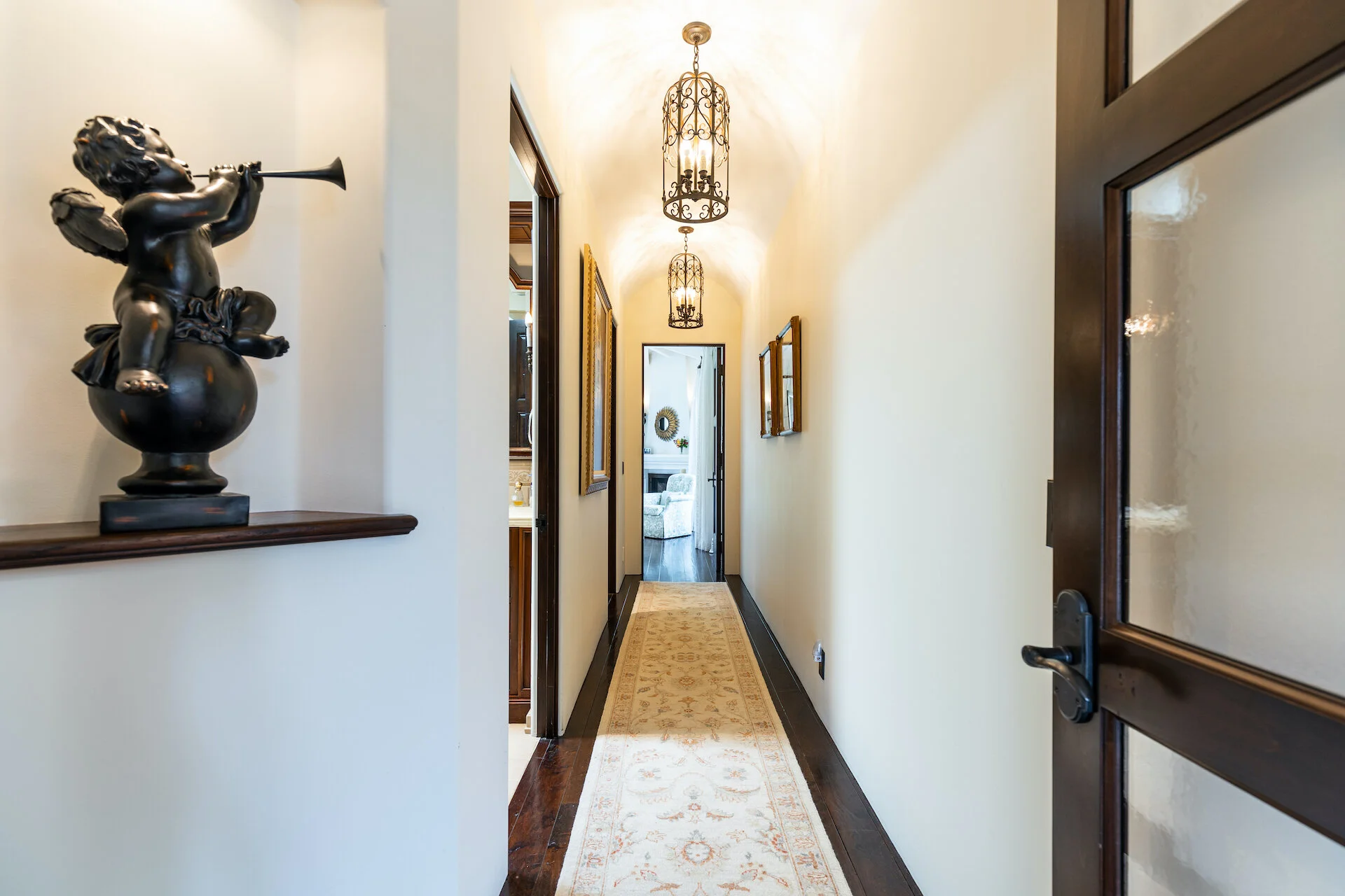 22) INTERIOR-HALLWAY-2.jpeg