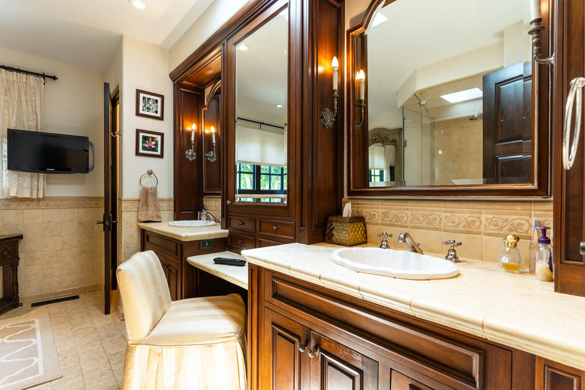 29) INTERIOR-MASTER BATH-7.jpeg