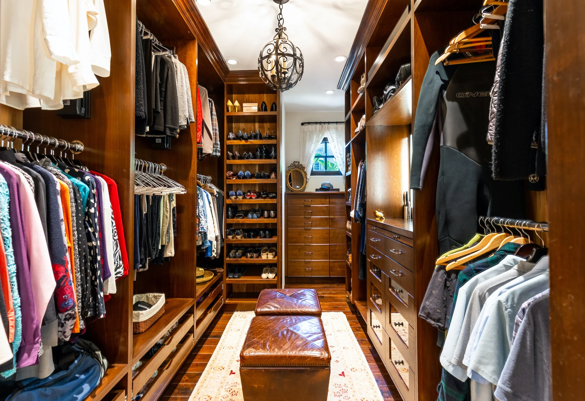 30) INTERIOR-MASTER CLOSET.jpeg