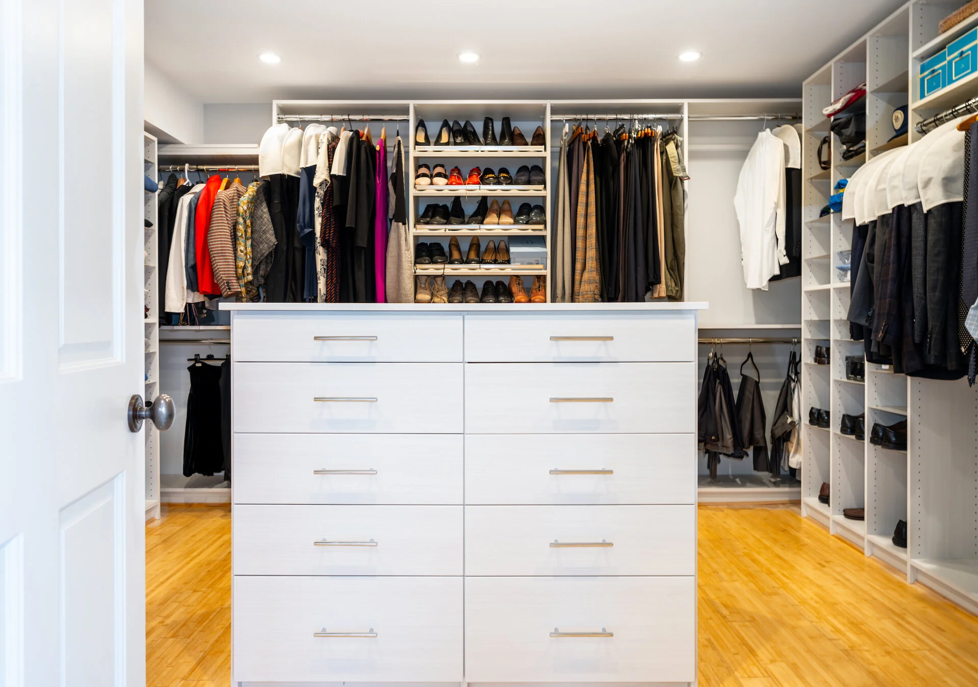 24) MASTER CLOSET-2.jpeg