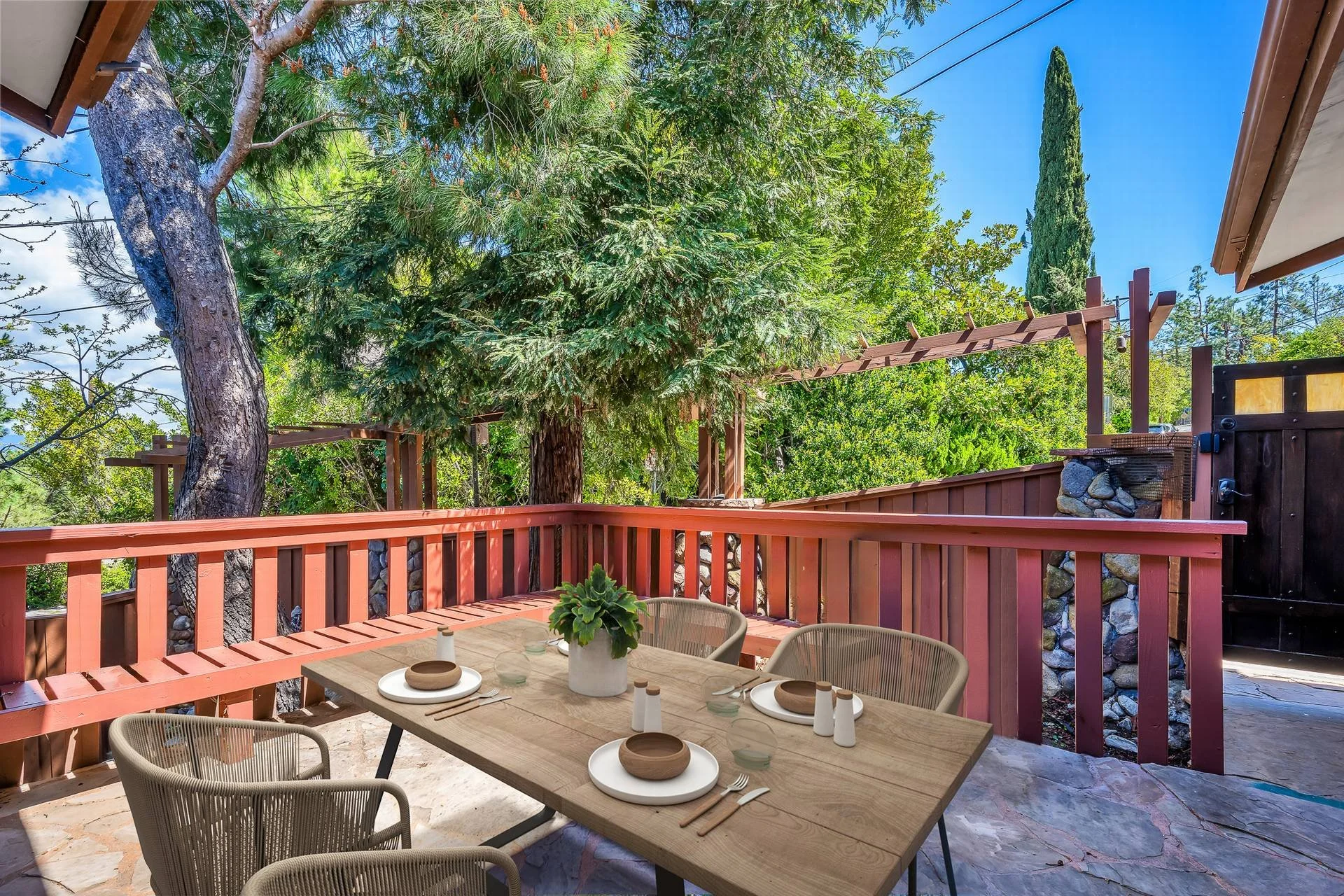 21) - outside dining-.jpg