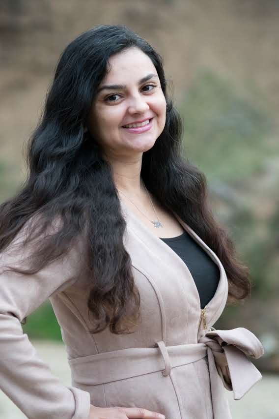 Susana V Headshots-6.jpg