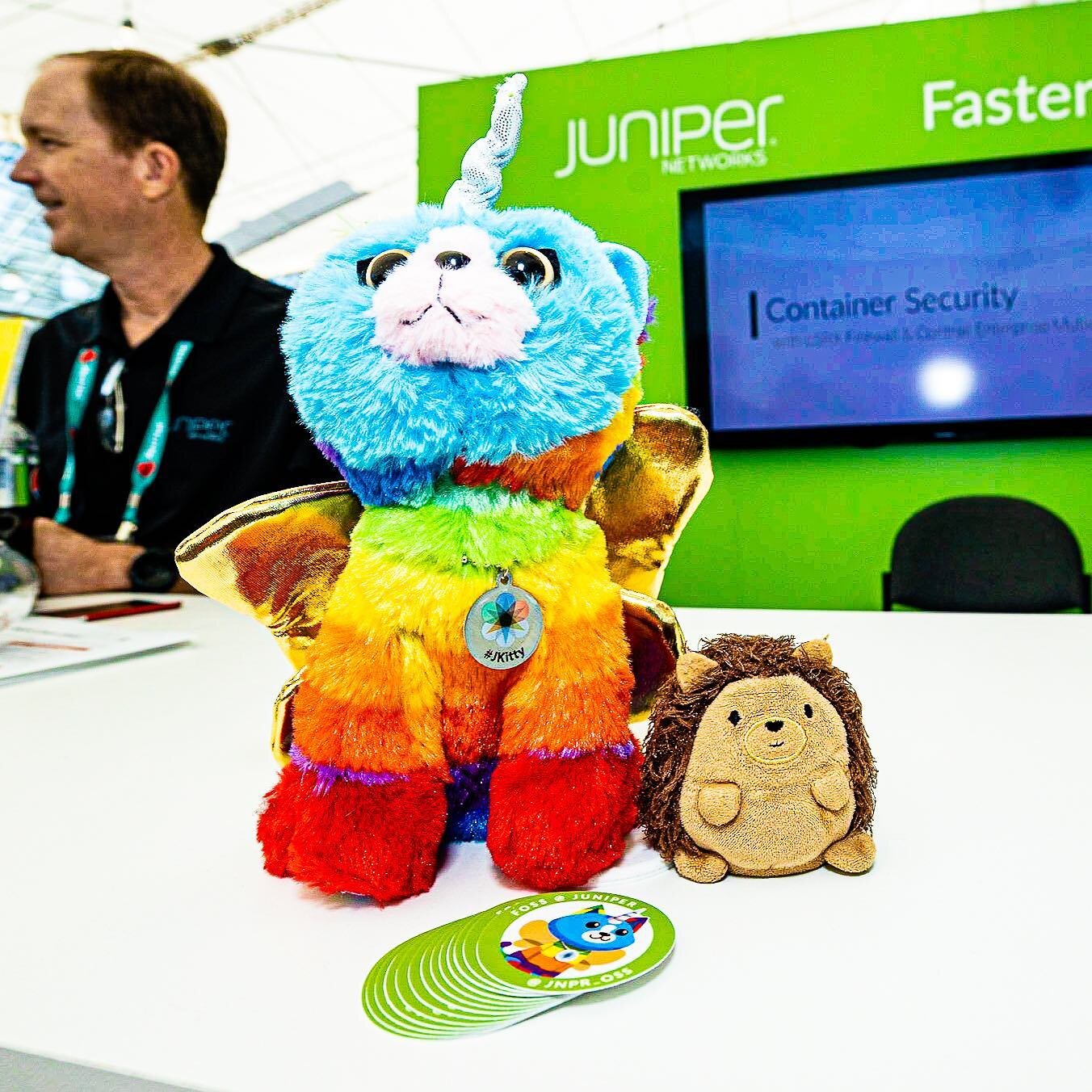 🏳️&zwj;🌈 #ChippokeTravels &mdash;&nbsp;I got to hang out with #JKitty from @JuniperNetworks! I love scurrying around from booth to booth at conventions, meeting all the other mascots, and collecting cool stickers! I just have to be careful to not g