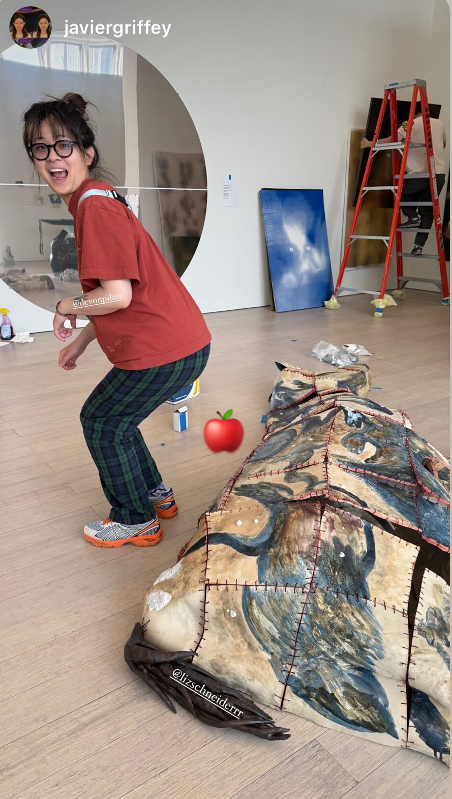 JAVI TOOK A PICTURE OF ME WITH LIZ'S SCULPTURE