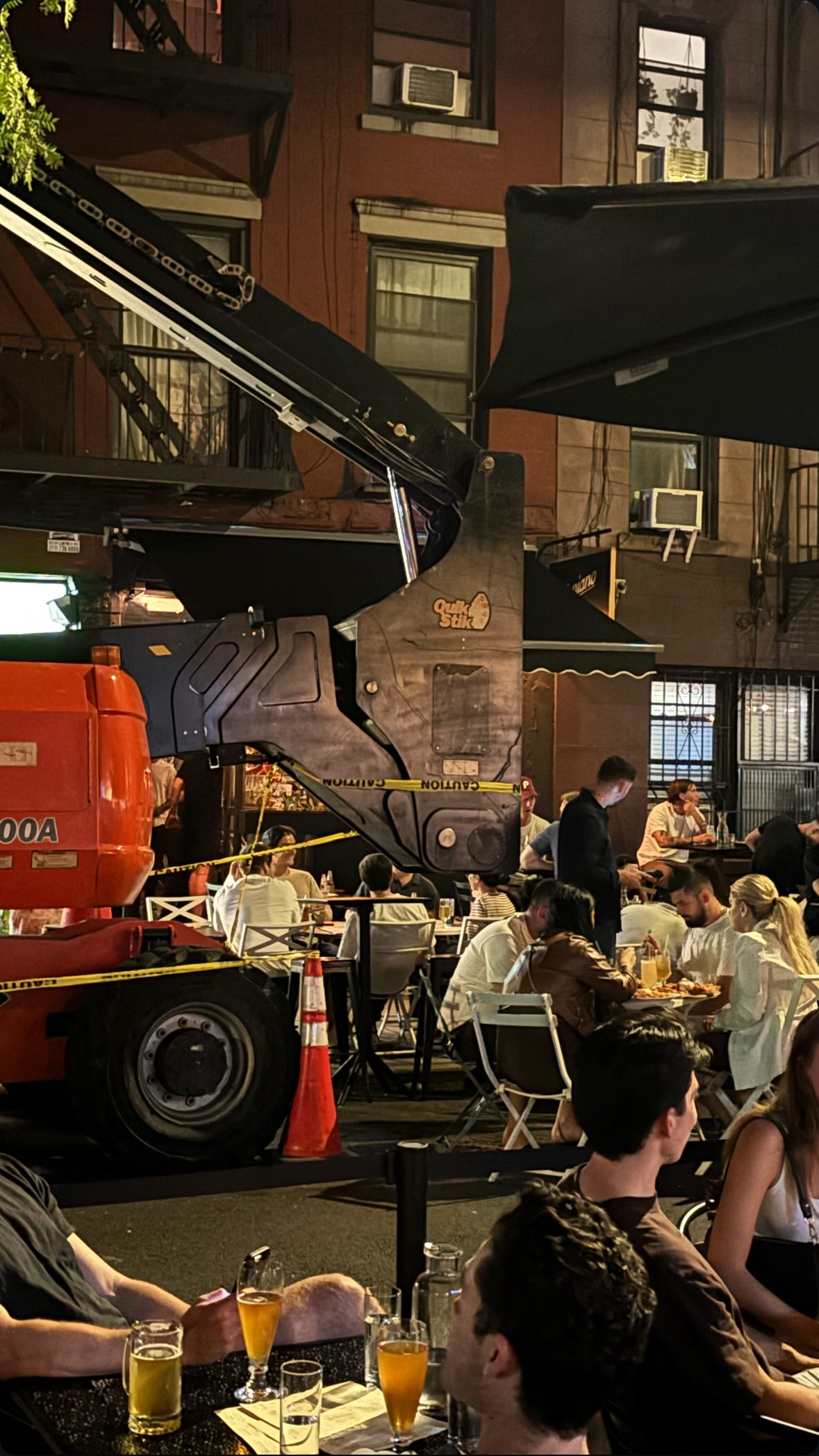 OUTDOOR DINING EXPERIENCE