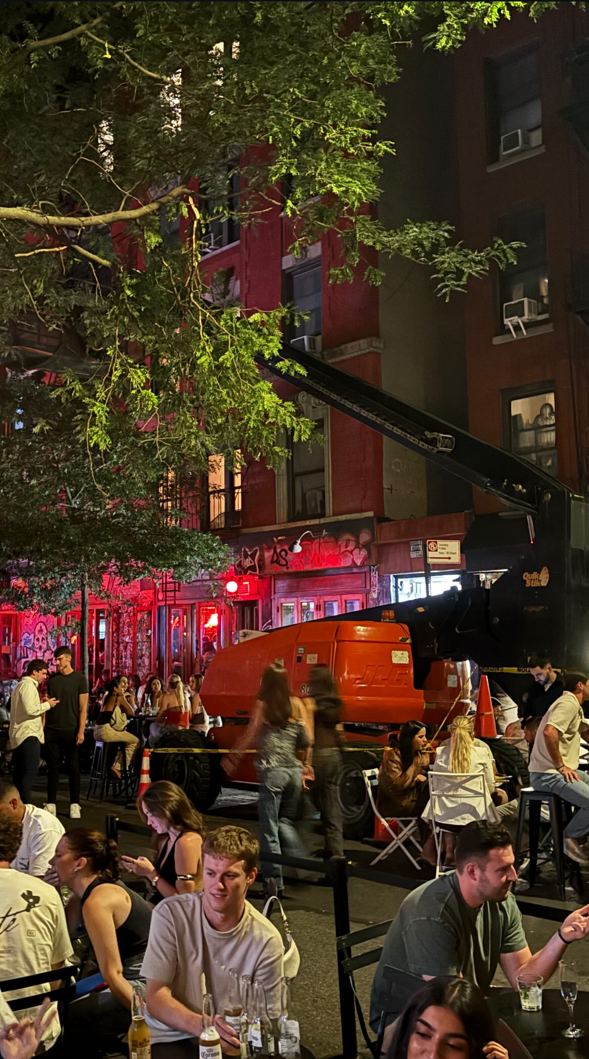 OUTDOOR DINING EXPERIENCE 2