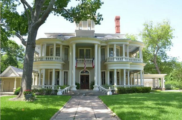 Cartwright-House-Victorian-in-Texas-AFTER1.jpg