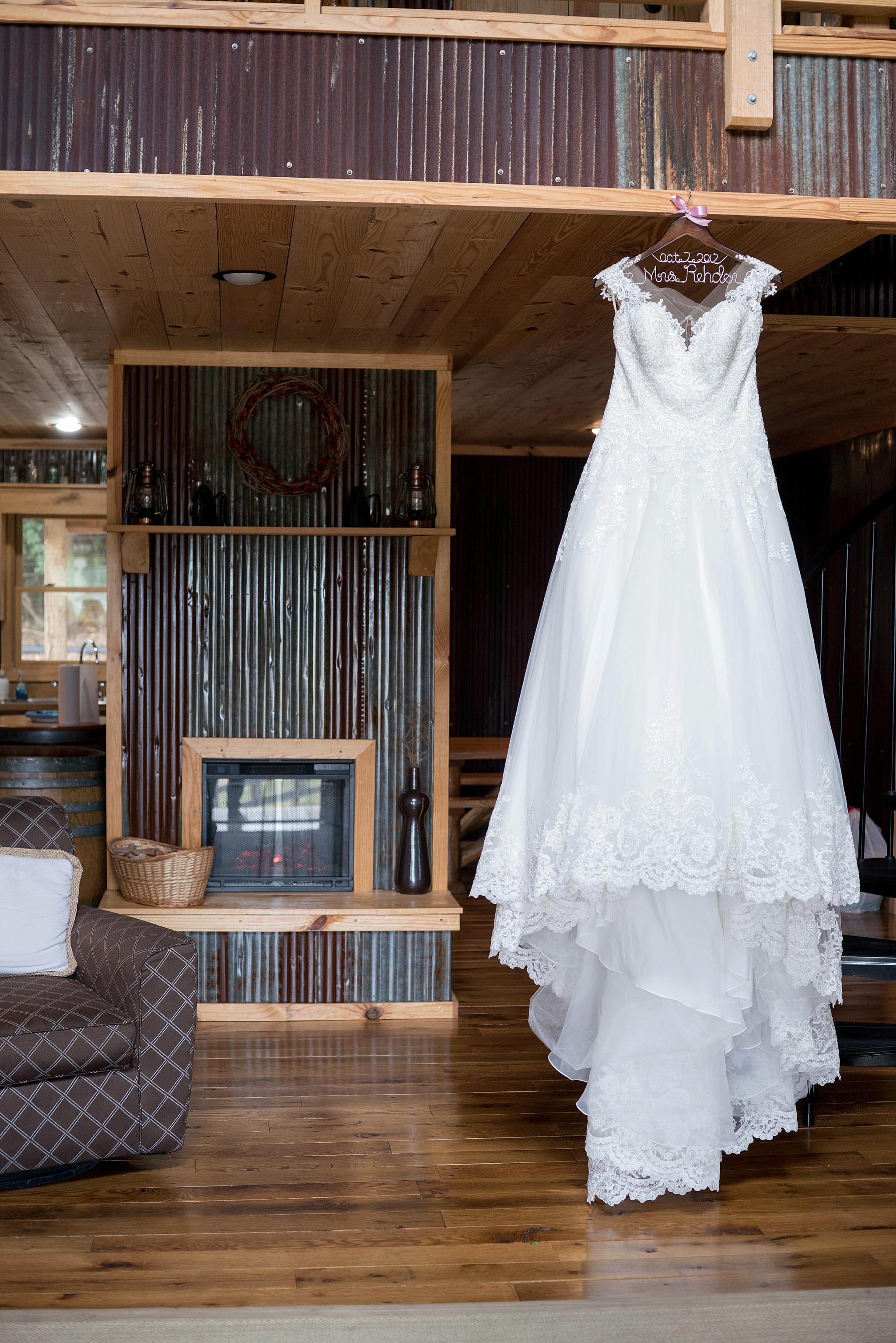 Victoria Tim The Barn At Woodlake Meadows Wedding Preview