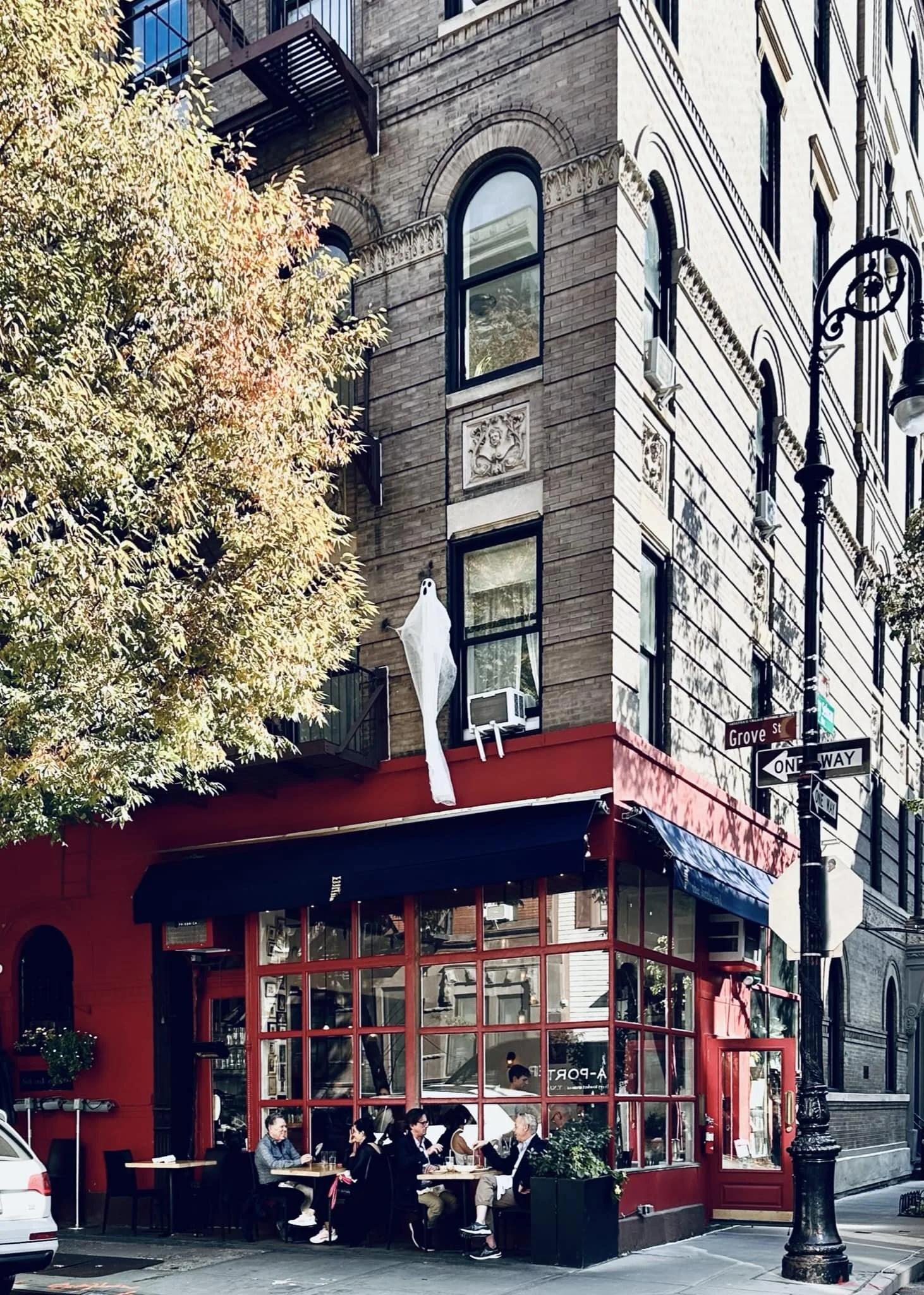I was sad to hear of one friend passing.  RIP Chandler Bing (Matthew Perry). Thank you for the laughter! 
Friends&rdquo; was the first sitcom that I followed after I arrived in the US.  It was around the time after we moved to Tallahassee when this s