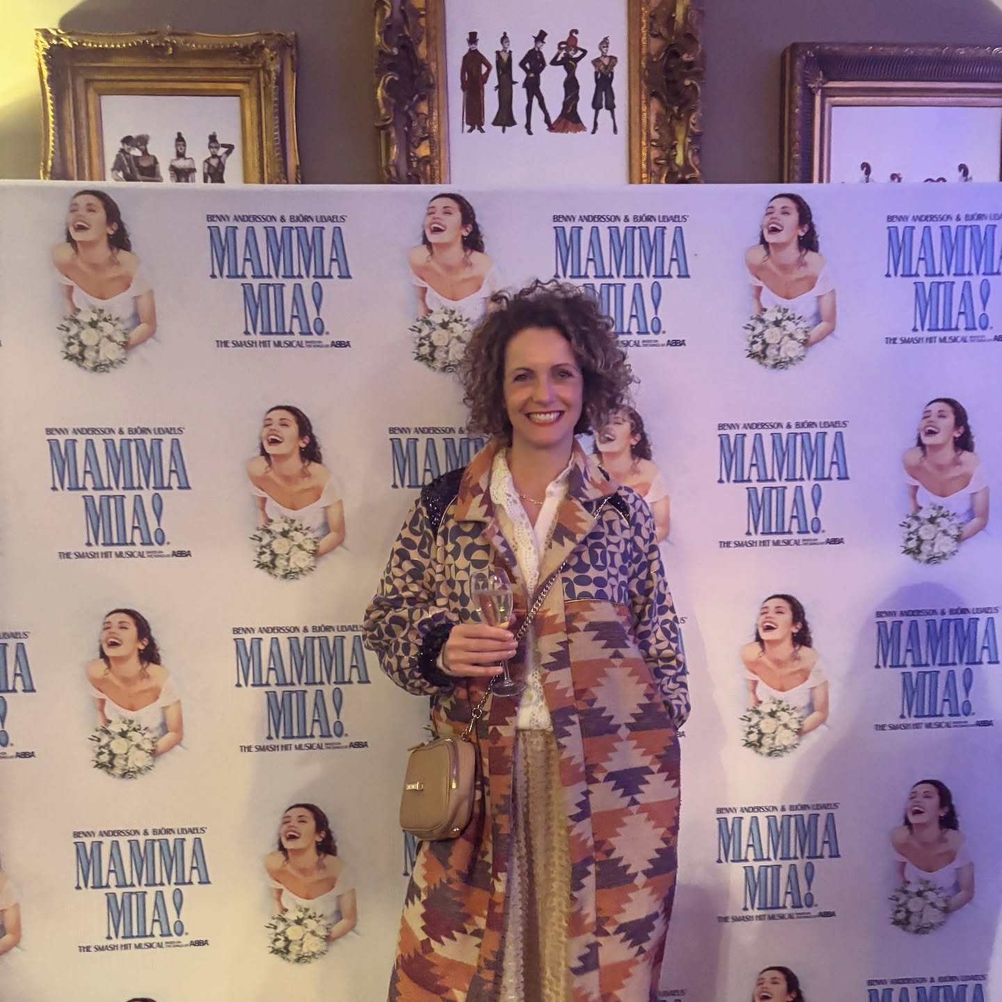 ✨Life lately ✨ 

I used to really dislike winter but this year I&rsquo;m leaning in to the joy of winter. Sparkly lights, fun evenings, keeping fit and awesome work.

@mammamiamusical @edinplayhouse was excellent! How cool is the photo of cast with a