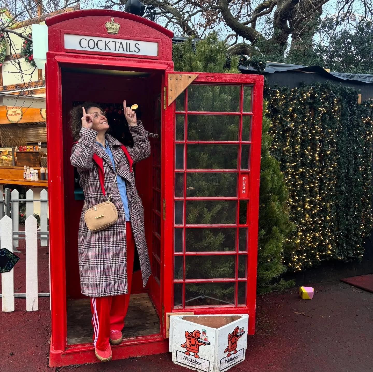 A morning spent in Edinburgh. Edinburgh markets are something I walk pass daily when personal shopping but today this personal stylist took a morning off and mooched about. It was quiet!!!! A Wednesday morning must be key. Im going back Saturday with