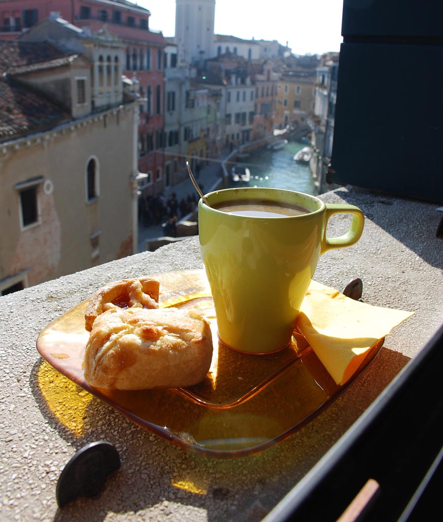 breakfast in realvenice.jpg