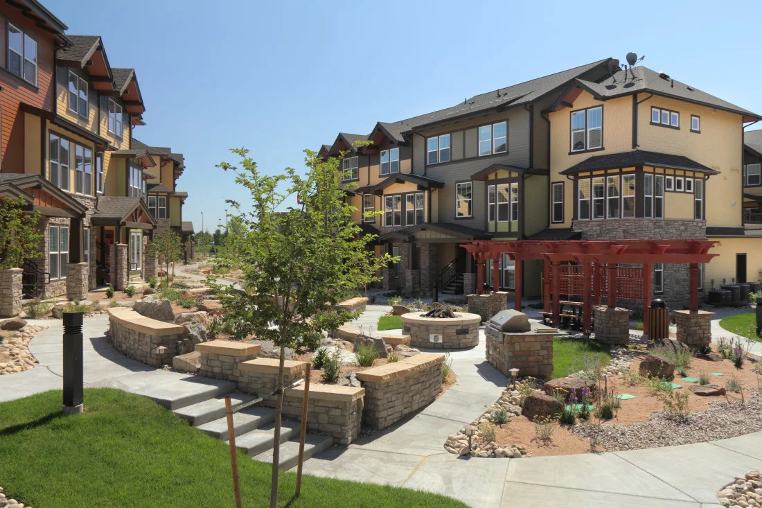 LAKE VISTA APARTMENTS — PlaSe Design