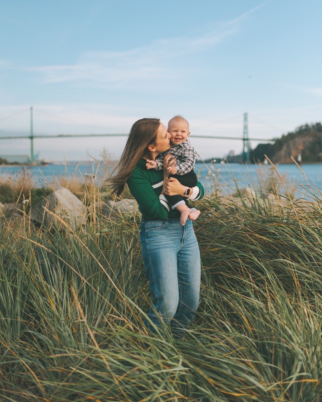Vancouver has so many beautiful beaches, each with a completely different personality. If you asked me to choose a favourite, I couldn&rsquo;t possibly. But on this day&hellip; Ambleside showed up to play ✨.