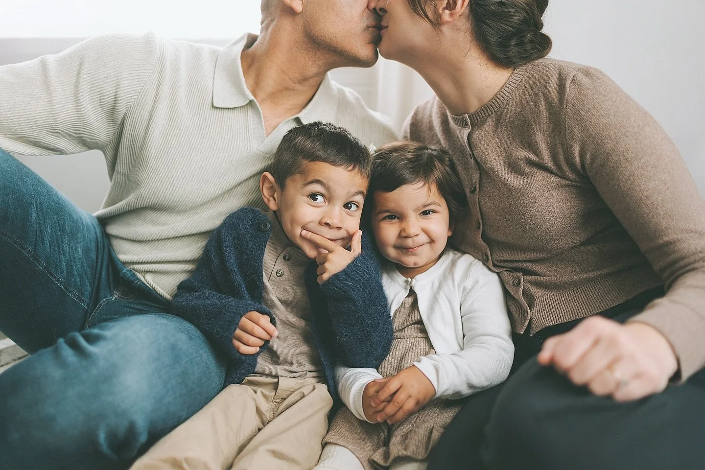 I can&rsquo;t even 😍. New spaces inspire the heck out of me. I&rsquo;m flying high after two days of winter mini sessions in a beautiful new-to-me studio space and am currently dreaming up ways to spend more time here in the new year ✨.