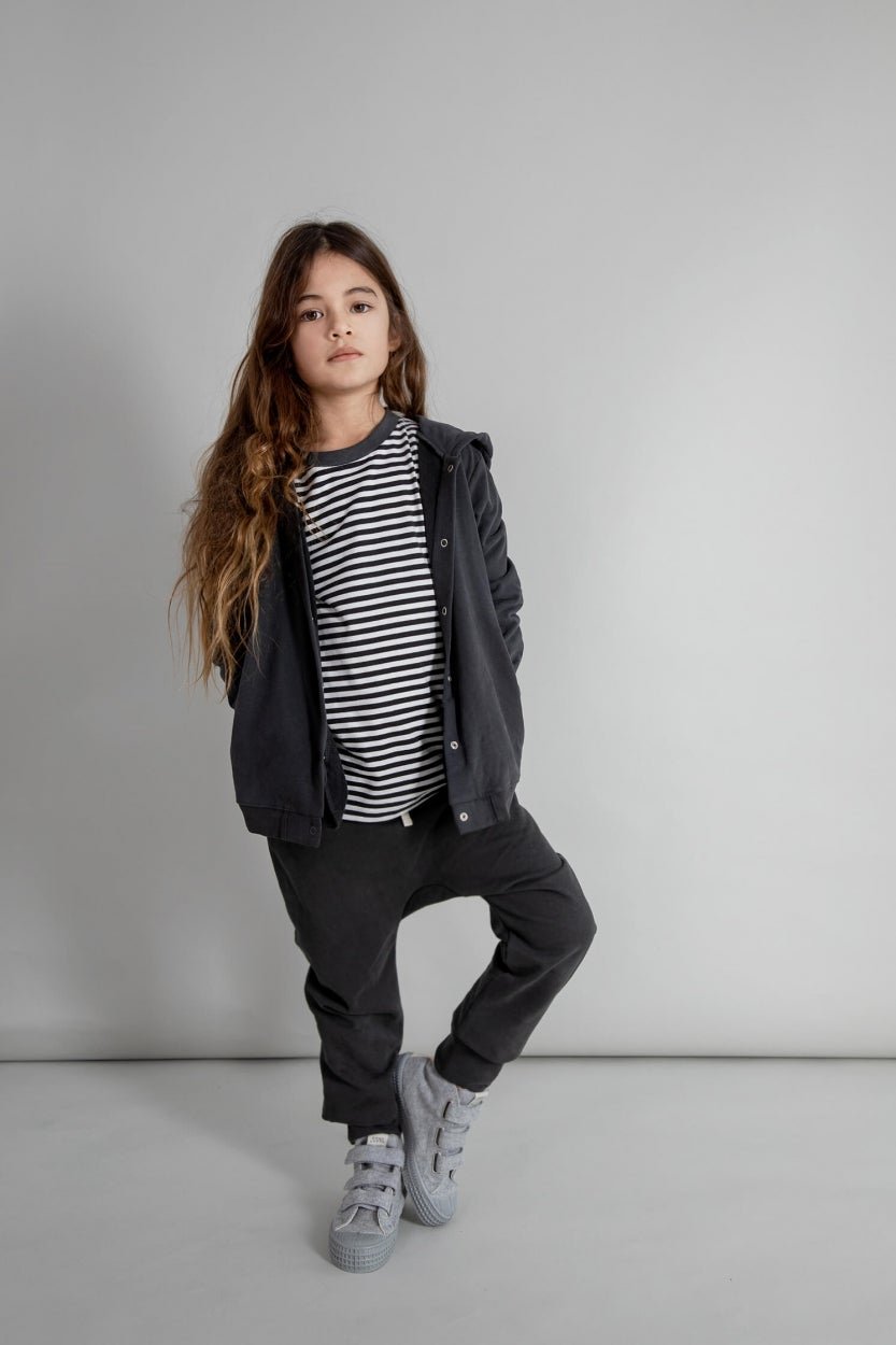 Gray-Label-Look_baggy-pants_nearly-black_front_e717a9e2-d979-4311-8721-1d5e3c4ae017_1370x.jpg
