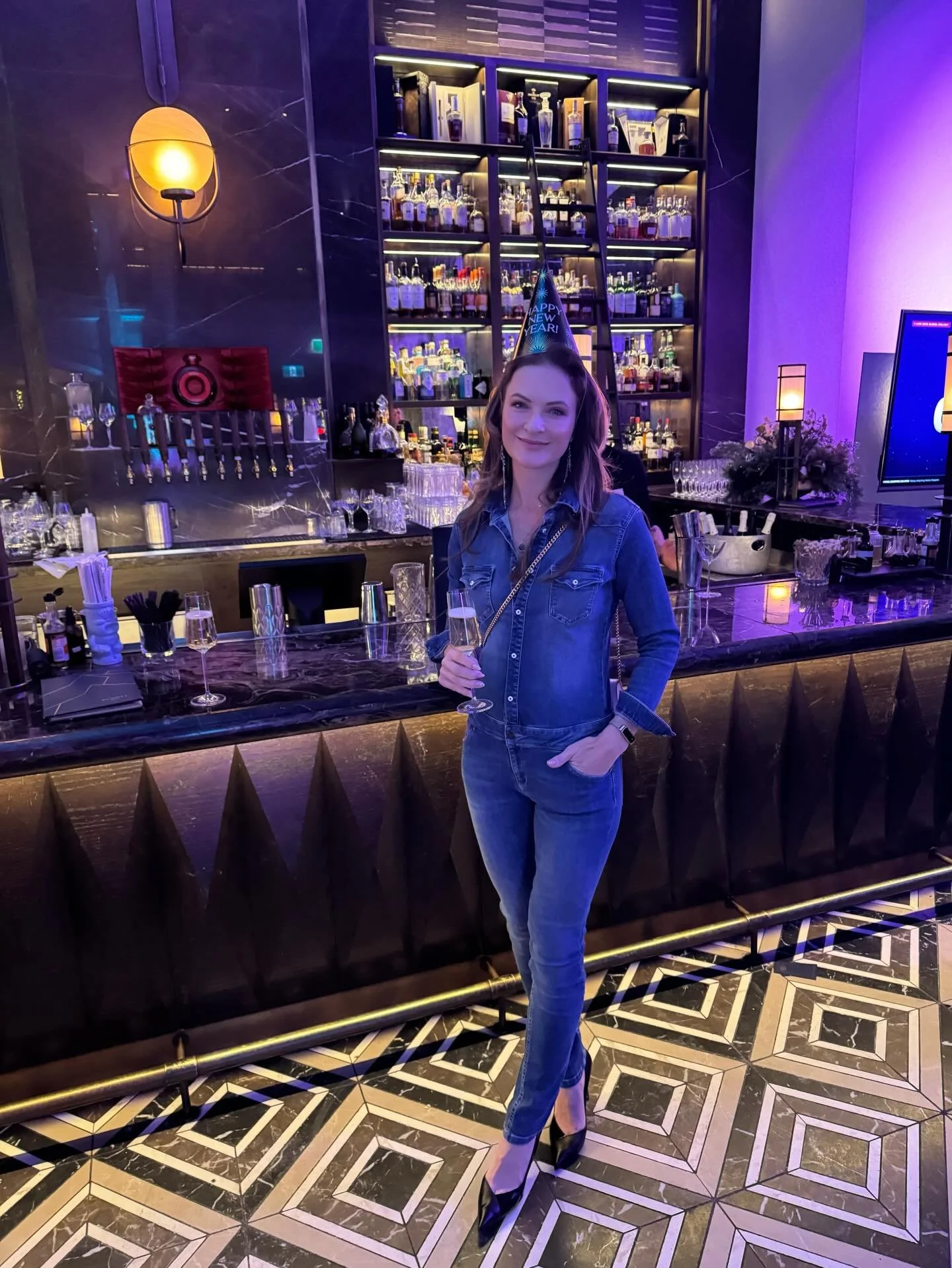 Happy New Year! 

(Canadian tuxedo themed party) 🇨🇦