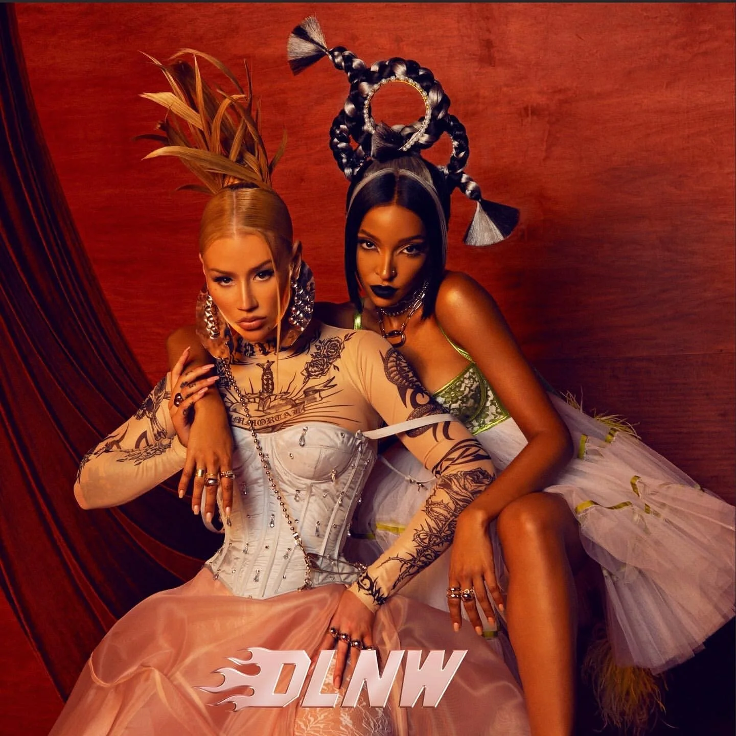 Iggy Azalea, Tinashe "Dance Like Nobody's Watching"