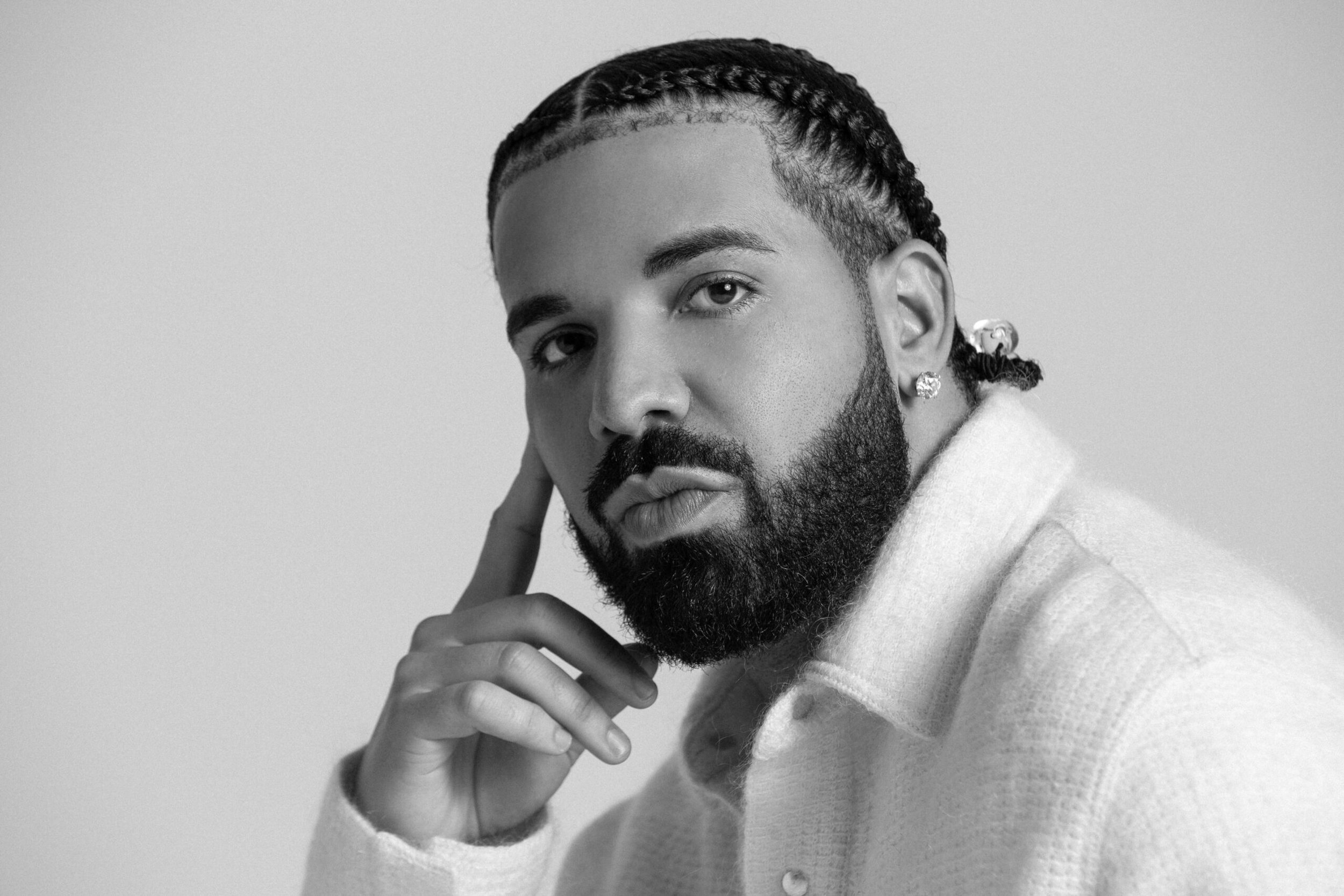DRAKE ANNOUNCES 2023 IT’S ALL A BLUR TOUR WITH 21 SAVAGE — Because