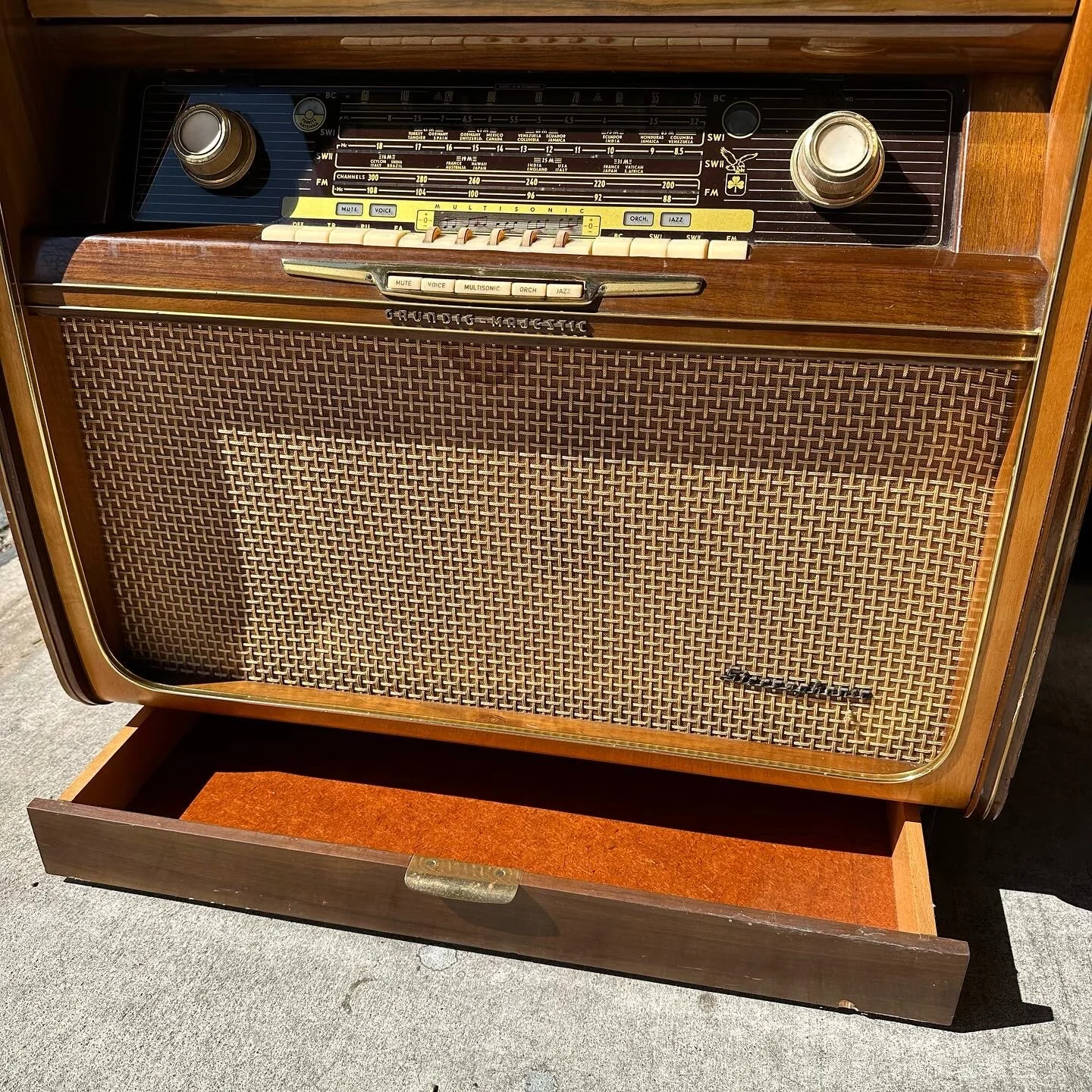 81B846A3-23BF-4245-B943-8BCCDAF1B4BC