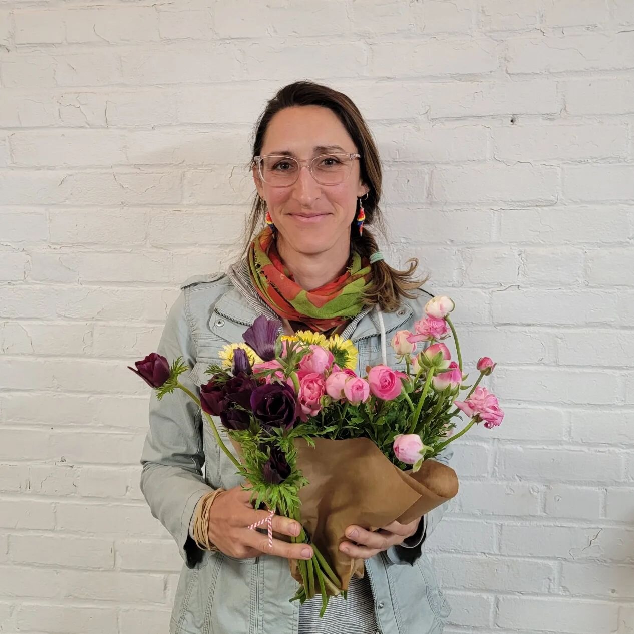 Have you met Julia of @pua.lea.floral yet? She's leading a woven floral crown lei workshop at the Collective NEXT WEEK! Her events have been so popular and will highlight the best of local flowers, so be sure to snag your spot soon! Ordering closes n