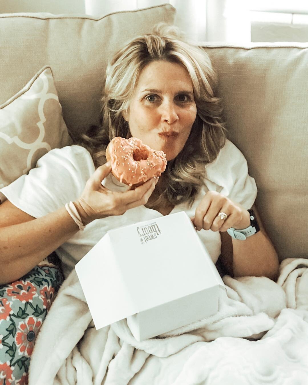 What this Doula does after a beautiful birth....Devours my favorite donut from @sweettheorybakingco!
.
.
.
.
.
.
#birthingwithjane #doula #birthworker #laborcompanion #riverside @jaxhealth