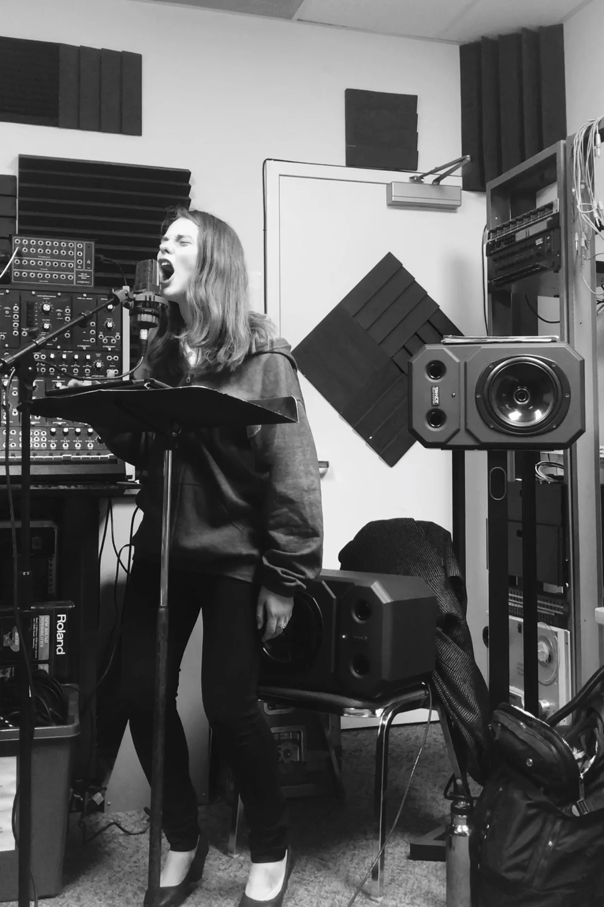 Rose Hegele rehearsing i can feel the universe expanding (2018)