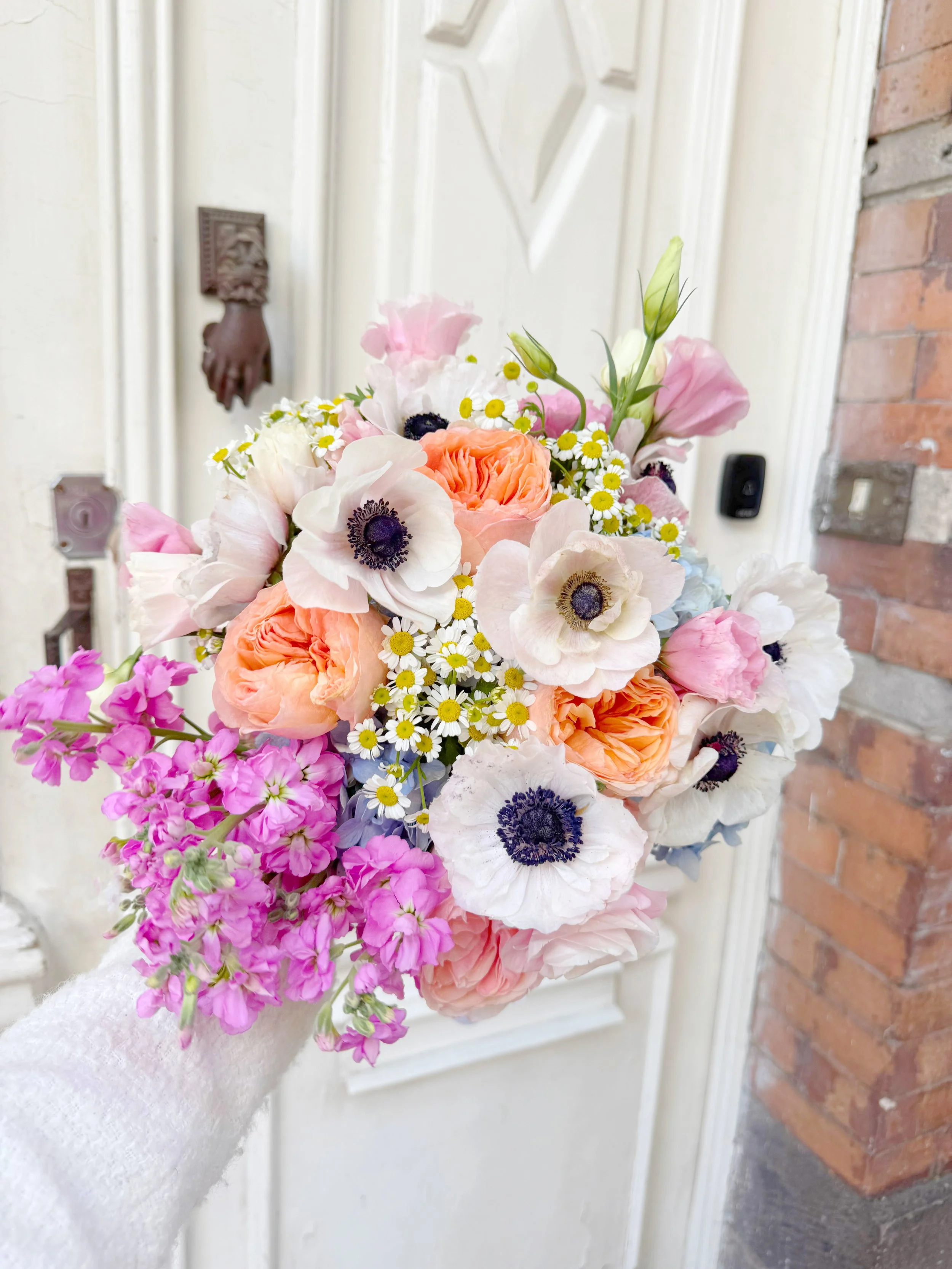 Anémonas y rosas inglesas