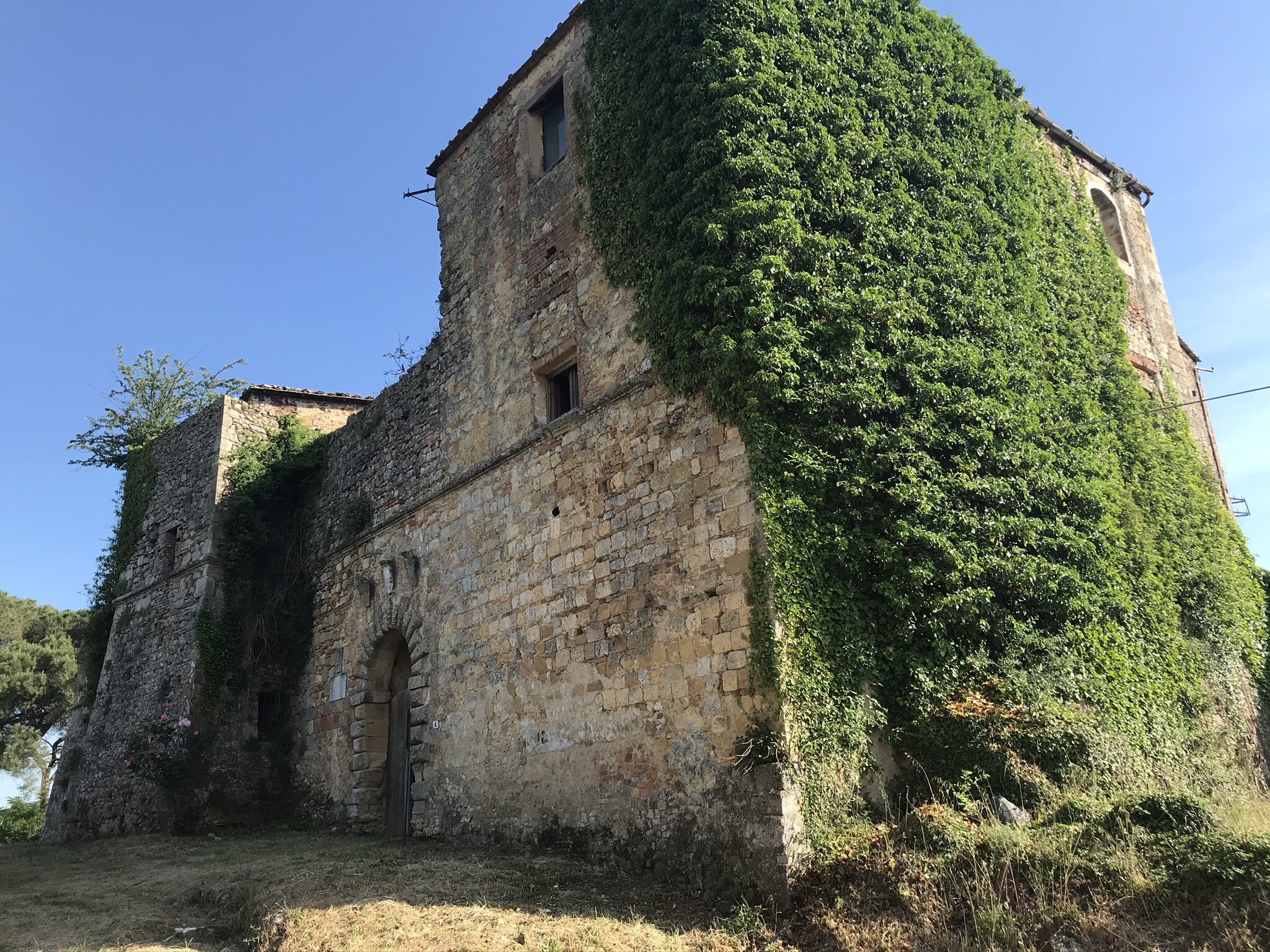  MONTERIGGIONI, Siena, Italy. June 3rd, 2021. PICTURED: A castle first built during the wars between Florence and Siena sits abandoned on a hillside. 