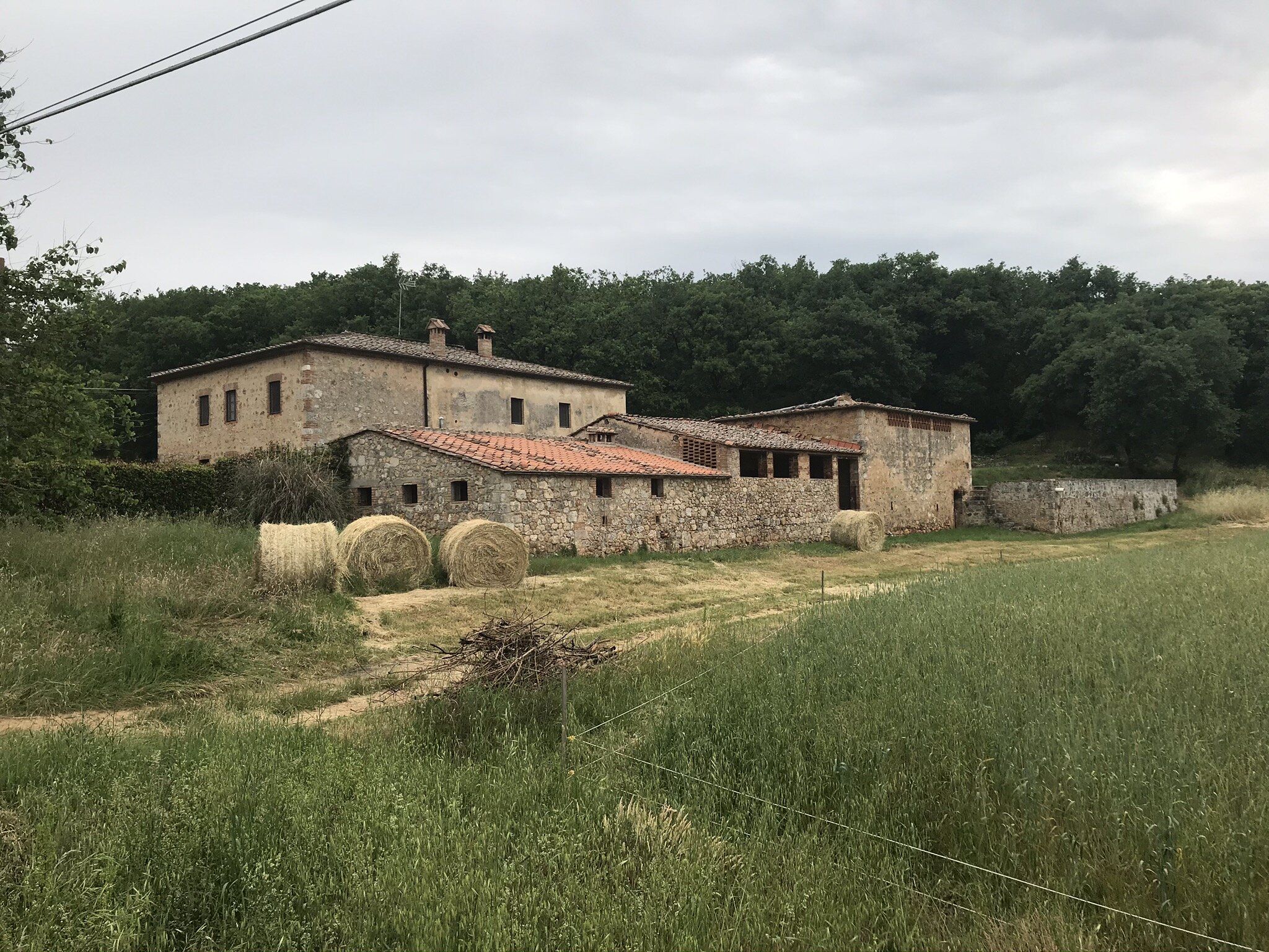  MONTERIGGIONI, Siena, Italy. June 4th, 2021. PICTURED: A typical farmhouse seen from a small road. 