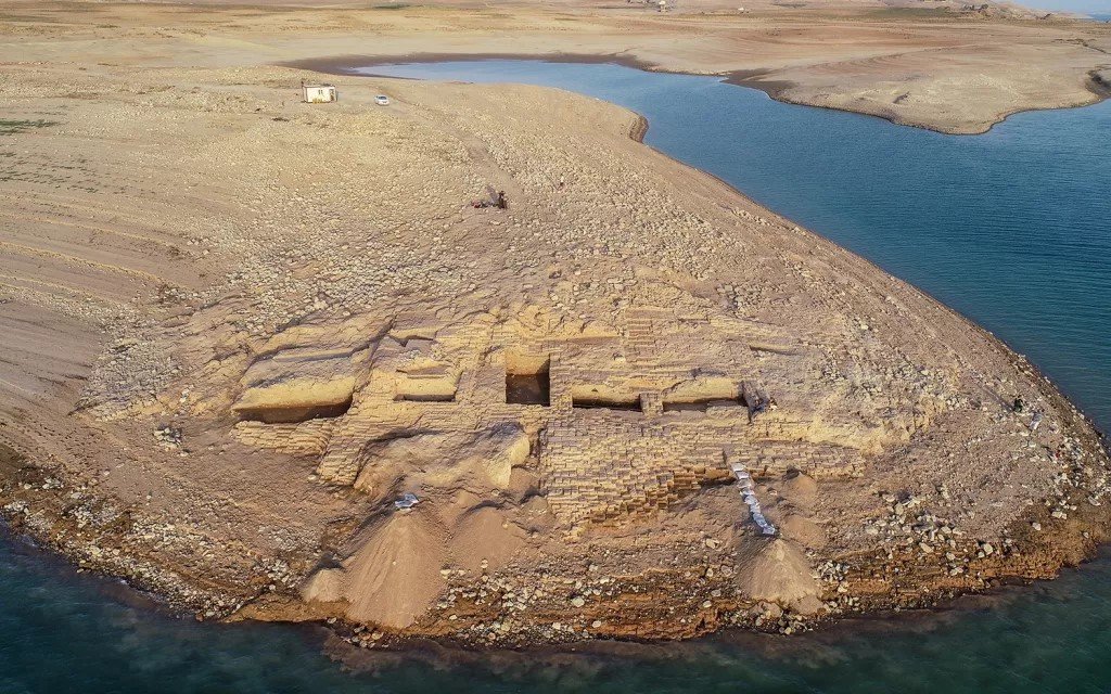 3,400 Year-Old Bronze Age City Emerges from a Drought Stricken Reservoir in Iraq