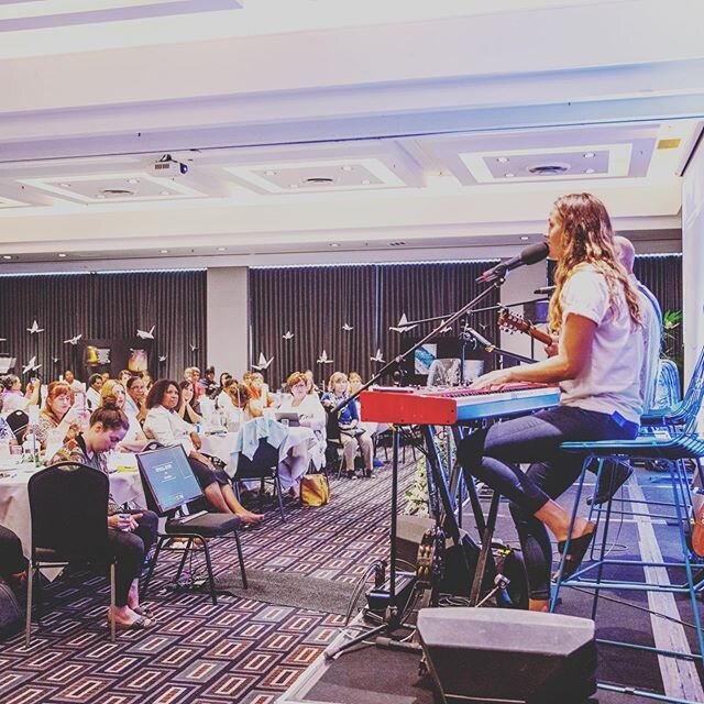 Voices. Unsealed and singing. #yew @spddiscipleship @womeninministry_au #theryrhmofus @gratefulformylife @leightonheise 📷 @charmainephotography