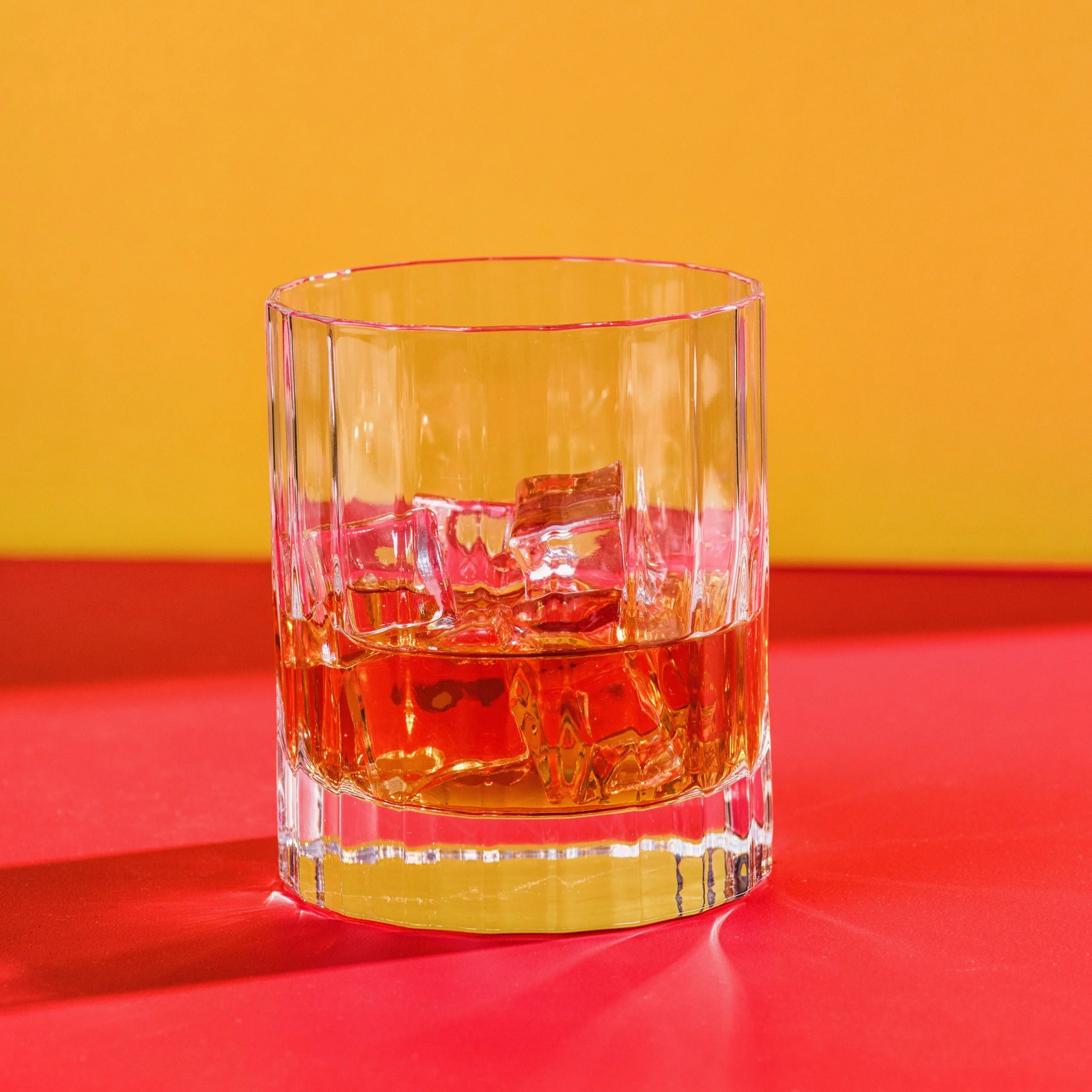 alcoholic-beverage-beverage-drink-1724090.jpg