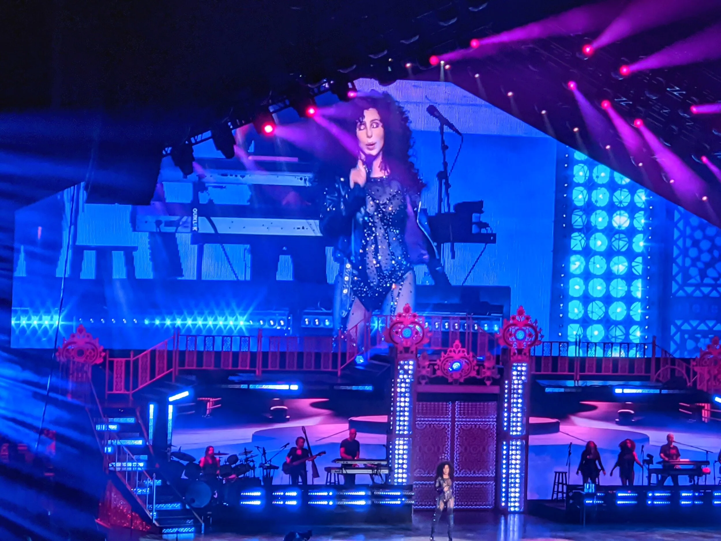 Cher and Cher Alike: on the Magic of Large Gatherings