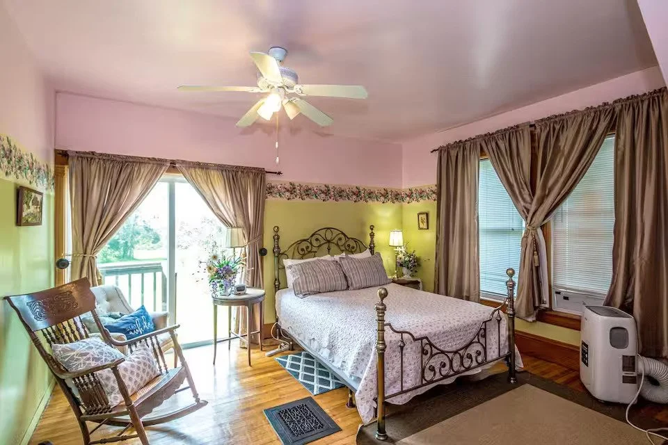 bedroom2.jpg