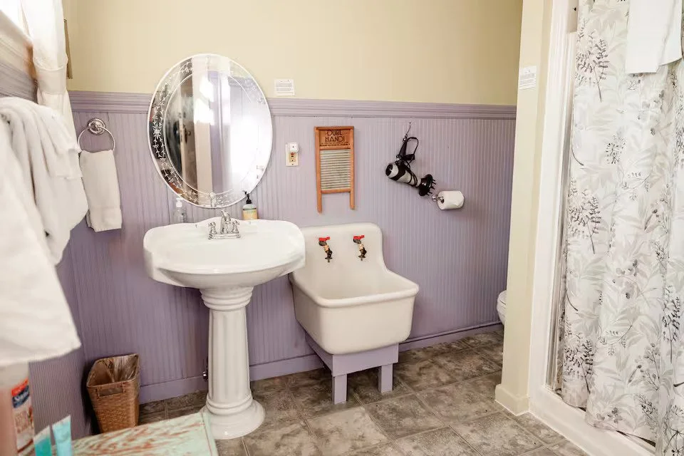 5 Bathroom.jpg