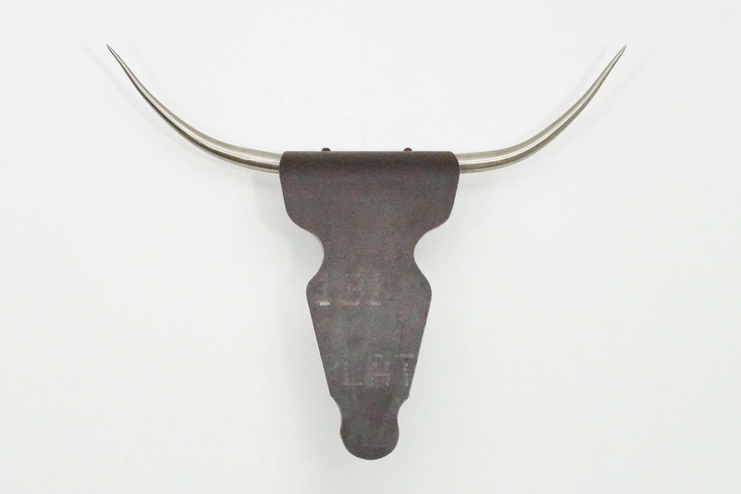 metal-sculpture-interior-bull