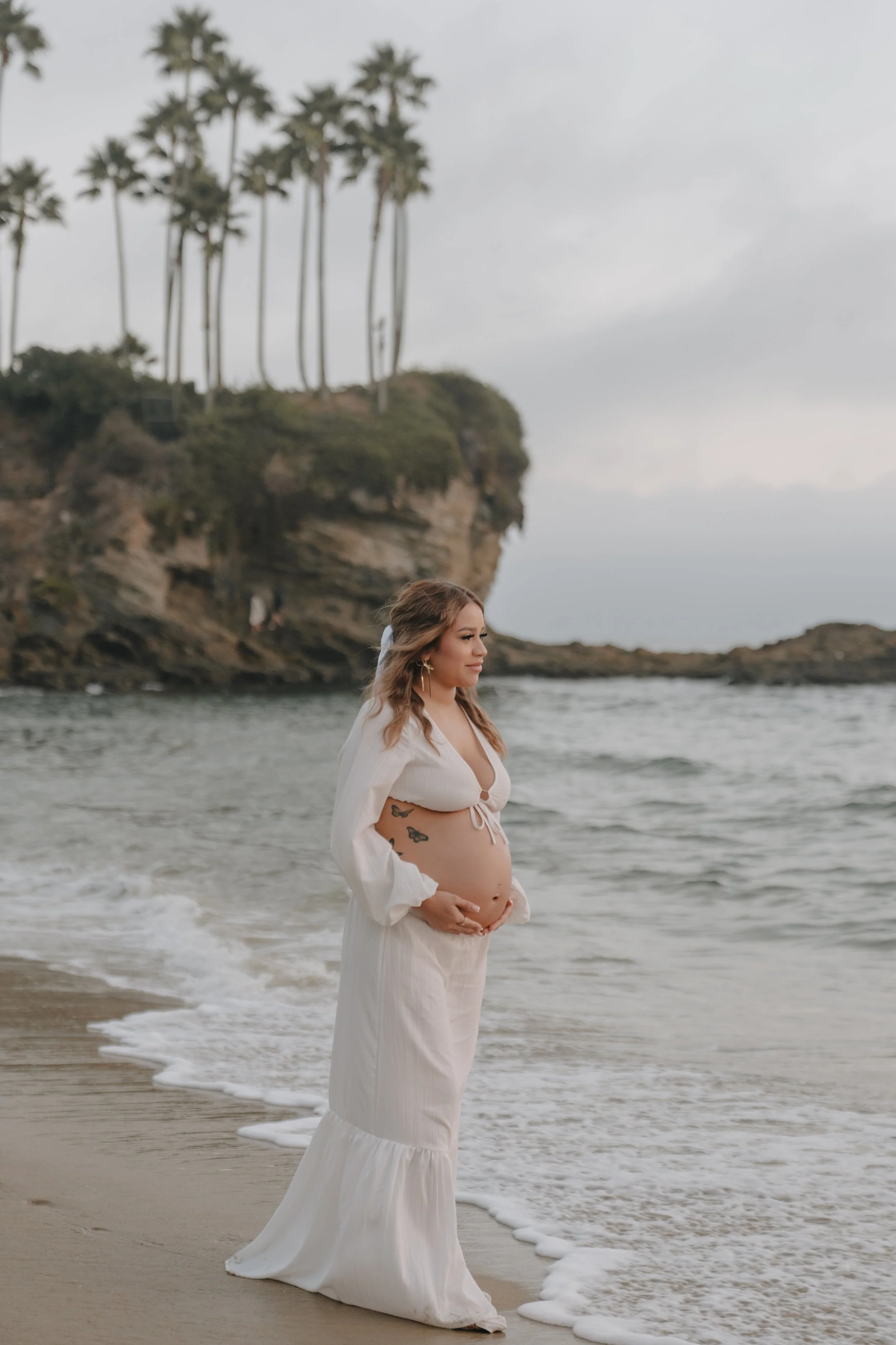Maternity photo session with ocean cliffs in Laguna Beach California.